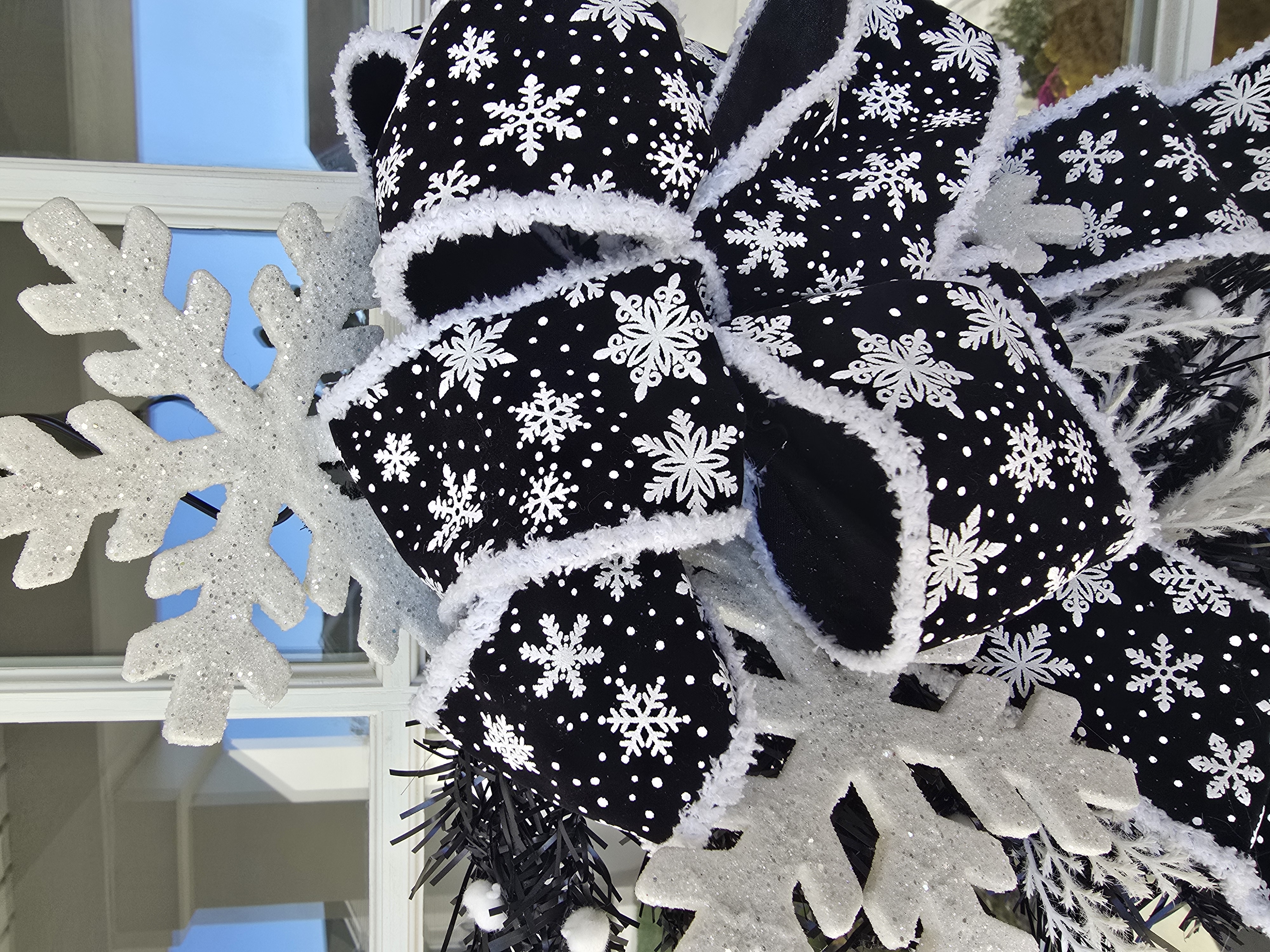 Snowflake Holiday Door Wreath