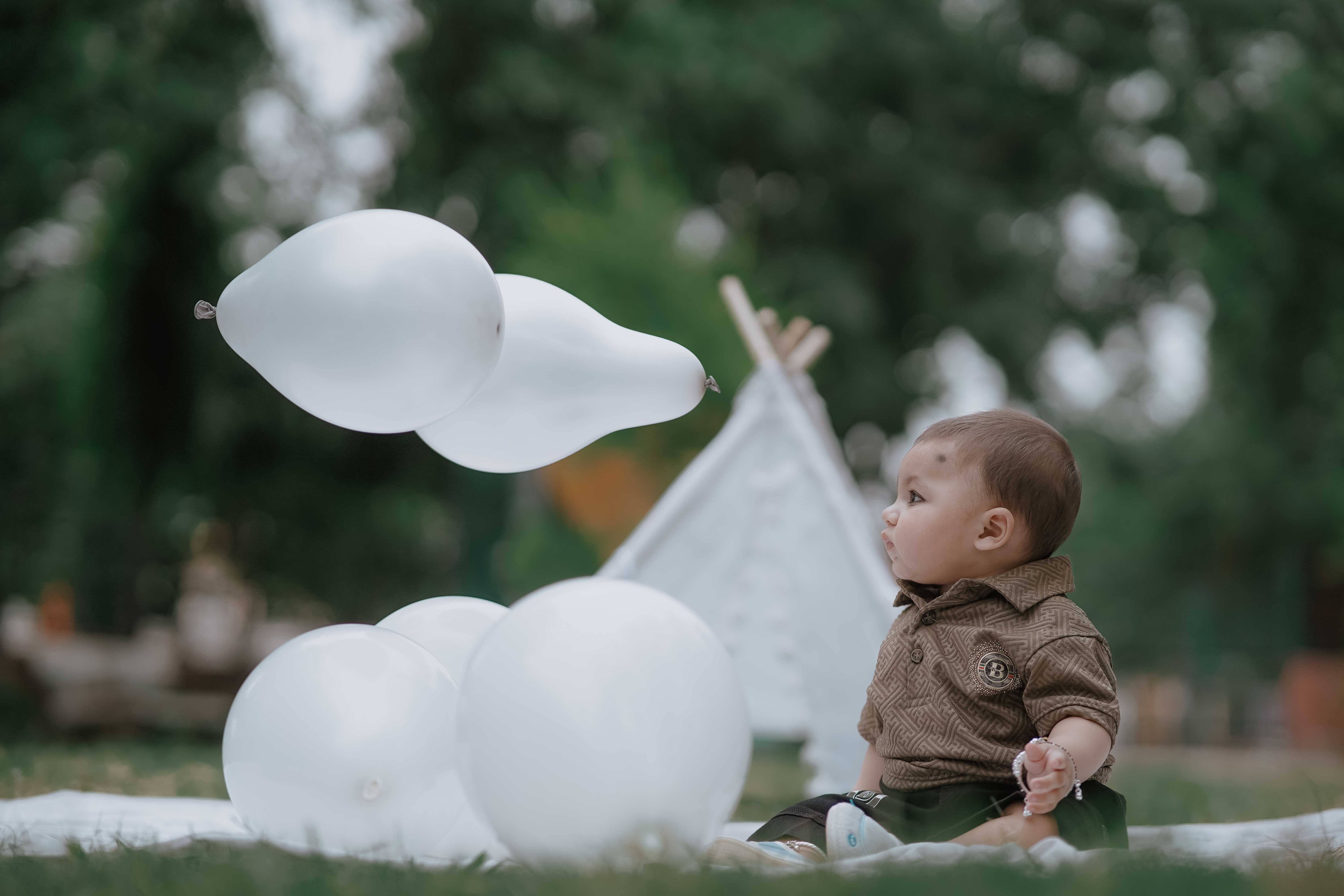 WHITE TENT THEME WITH WHITE BALLON