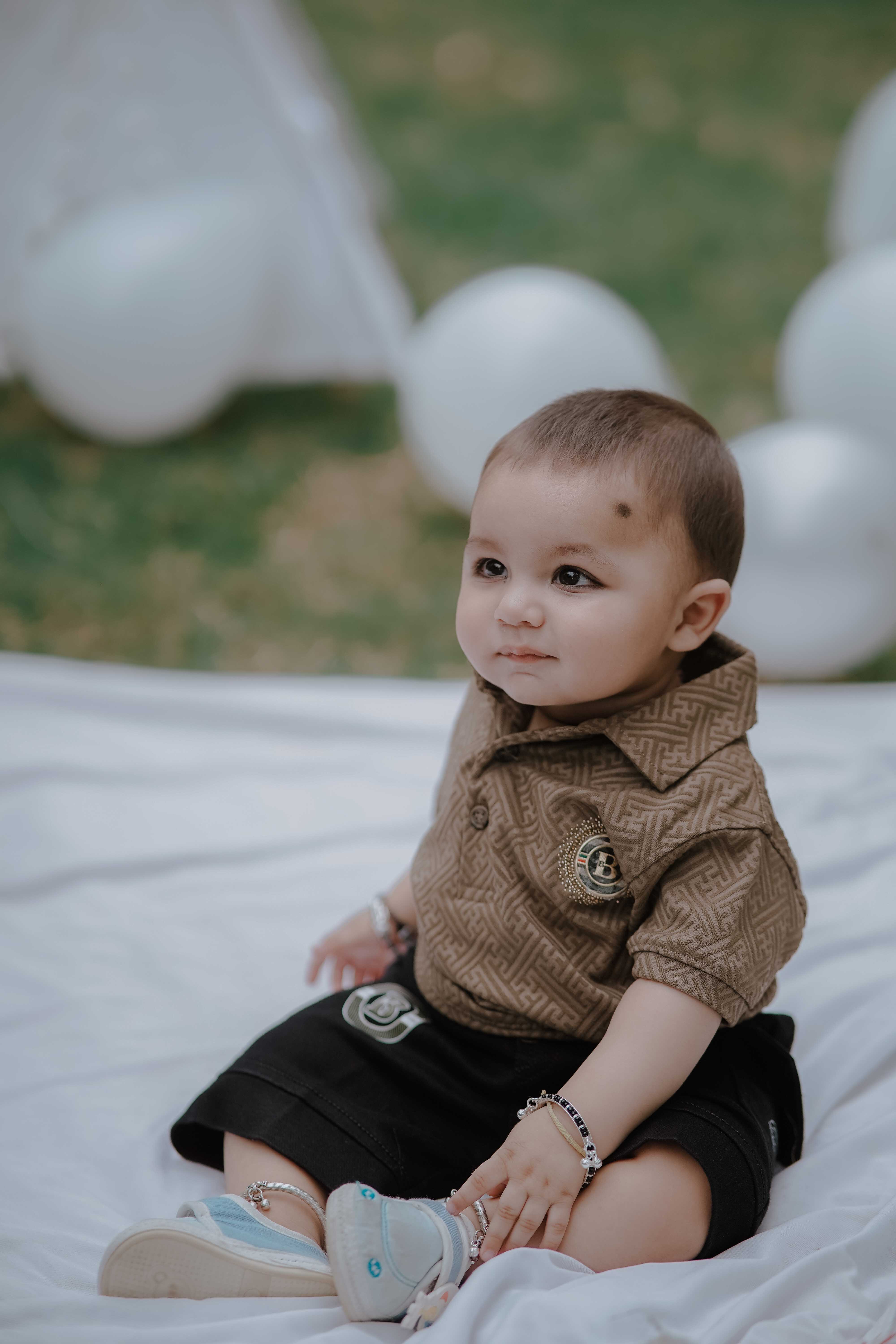 WHITE TENT THEME WITH WHITE BALLON