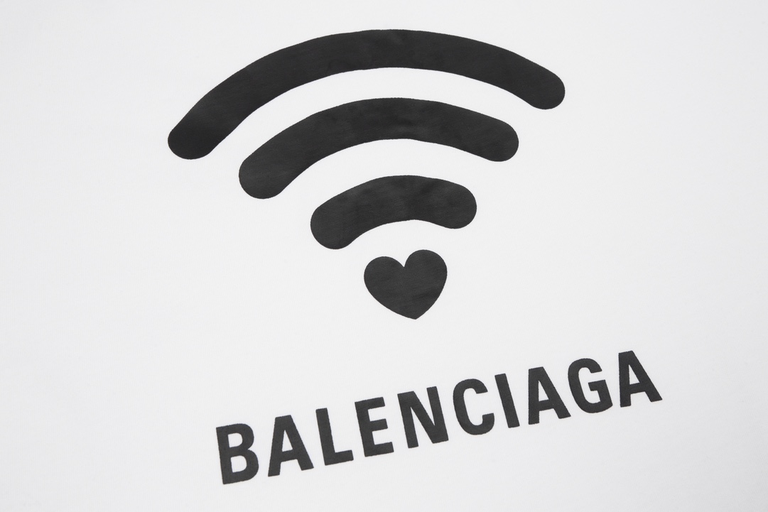 LO_VE T-SHIRT MEDIUM FIT