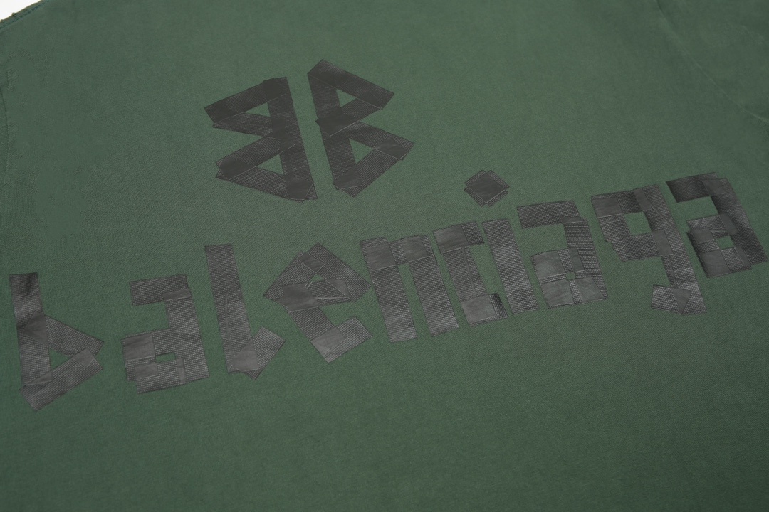 NEW TAPE TYPE T-SHIRT MEDIUM FIT