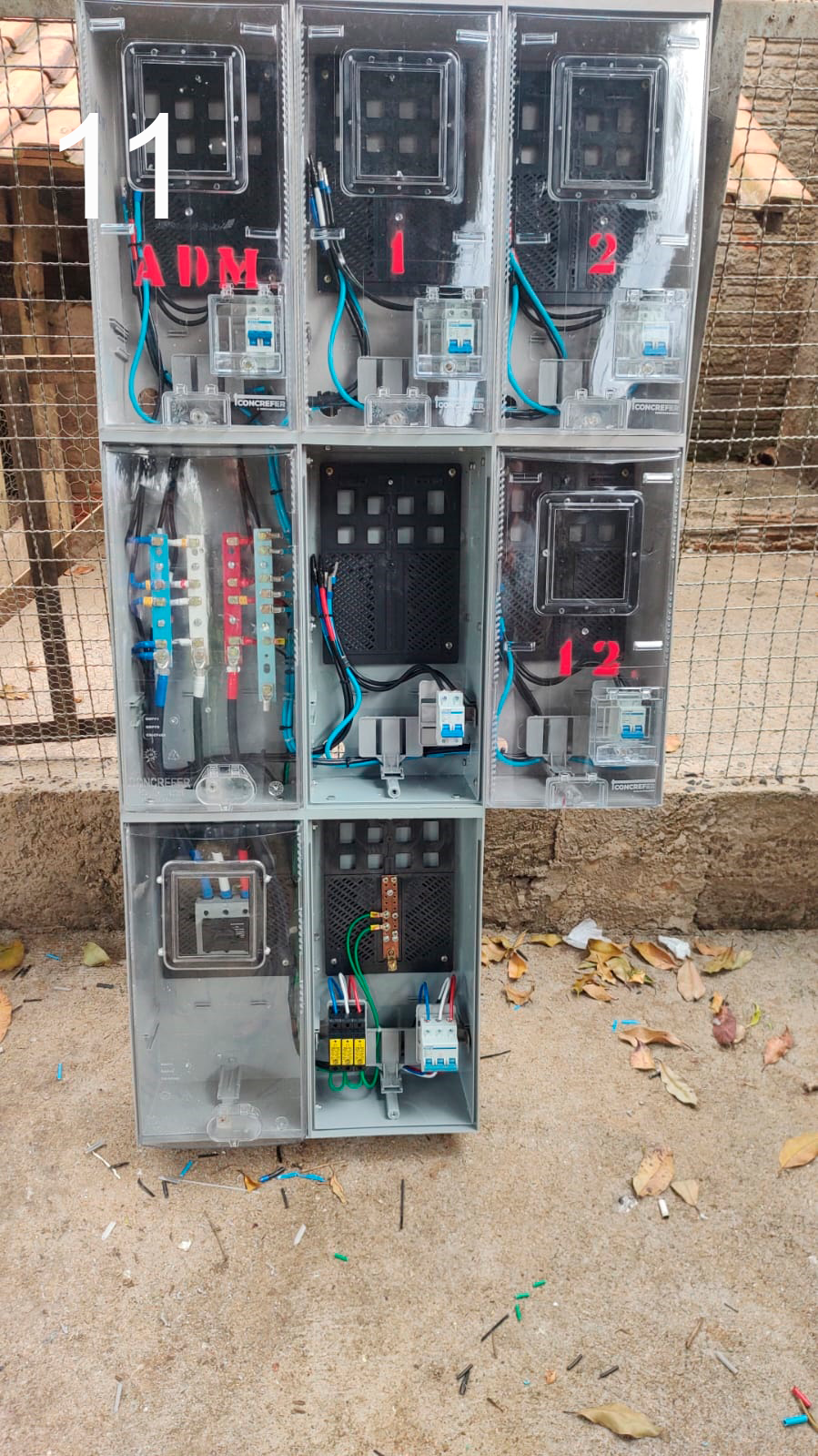 MONTAGEM DE MEDIÇÃO AGRUPADA PARA 5 CONSUMIDORES  COM CAIXAS EM POLICARBONATO 