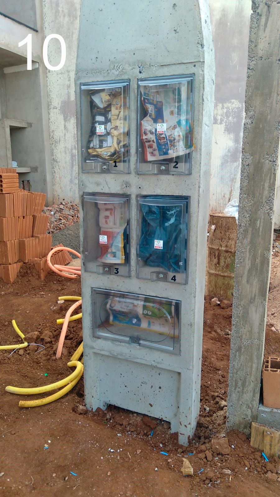 POSTE CAIXA ACOPLADA PARA 4 CONSUMIDORES VISOR LATERAL