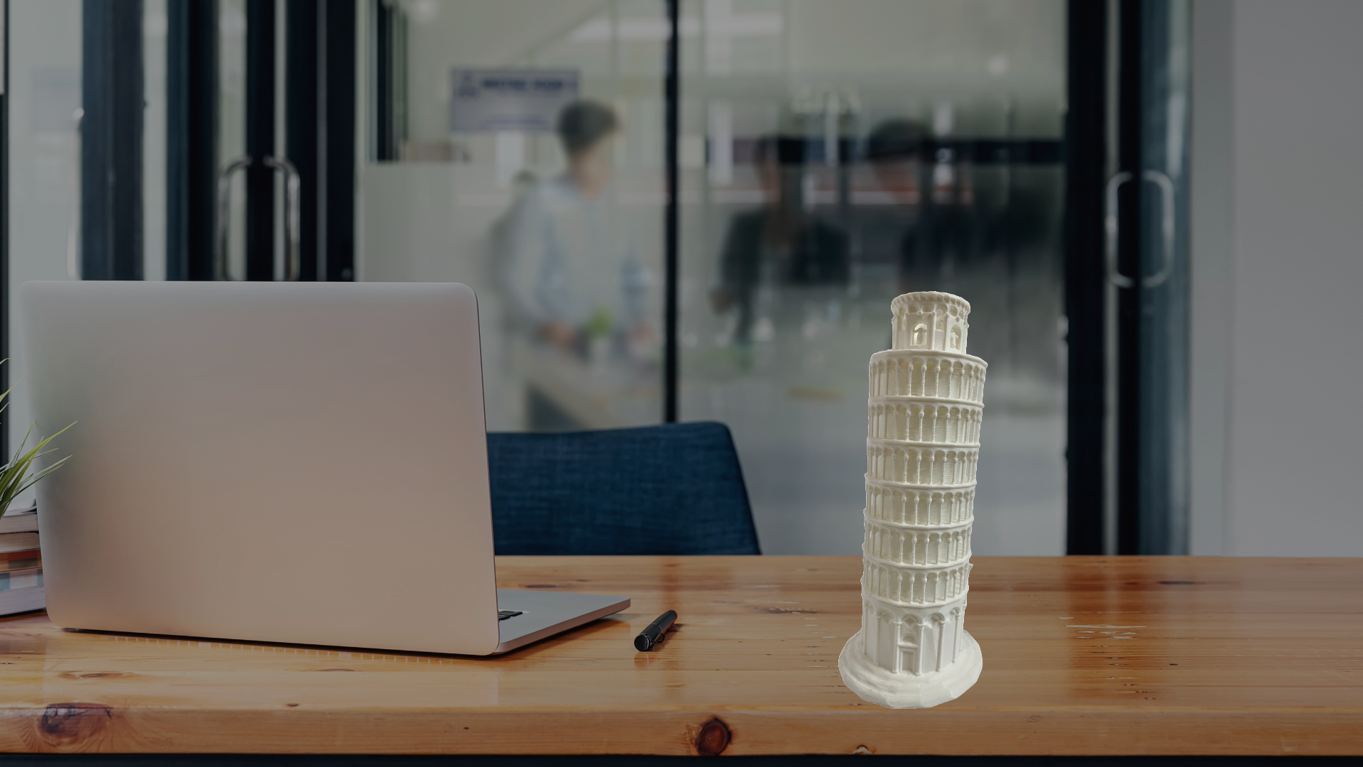 Leaning Tower of Pisa statue