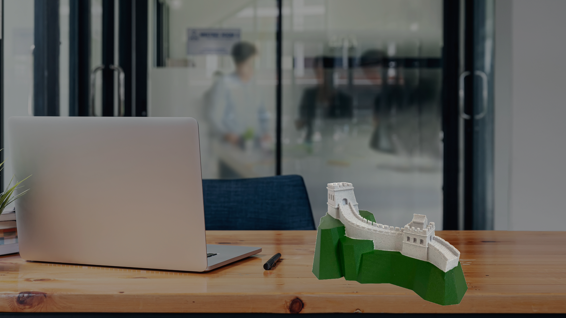 Great Wall of China statue