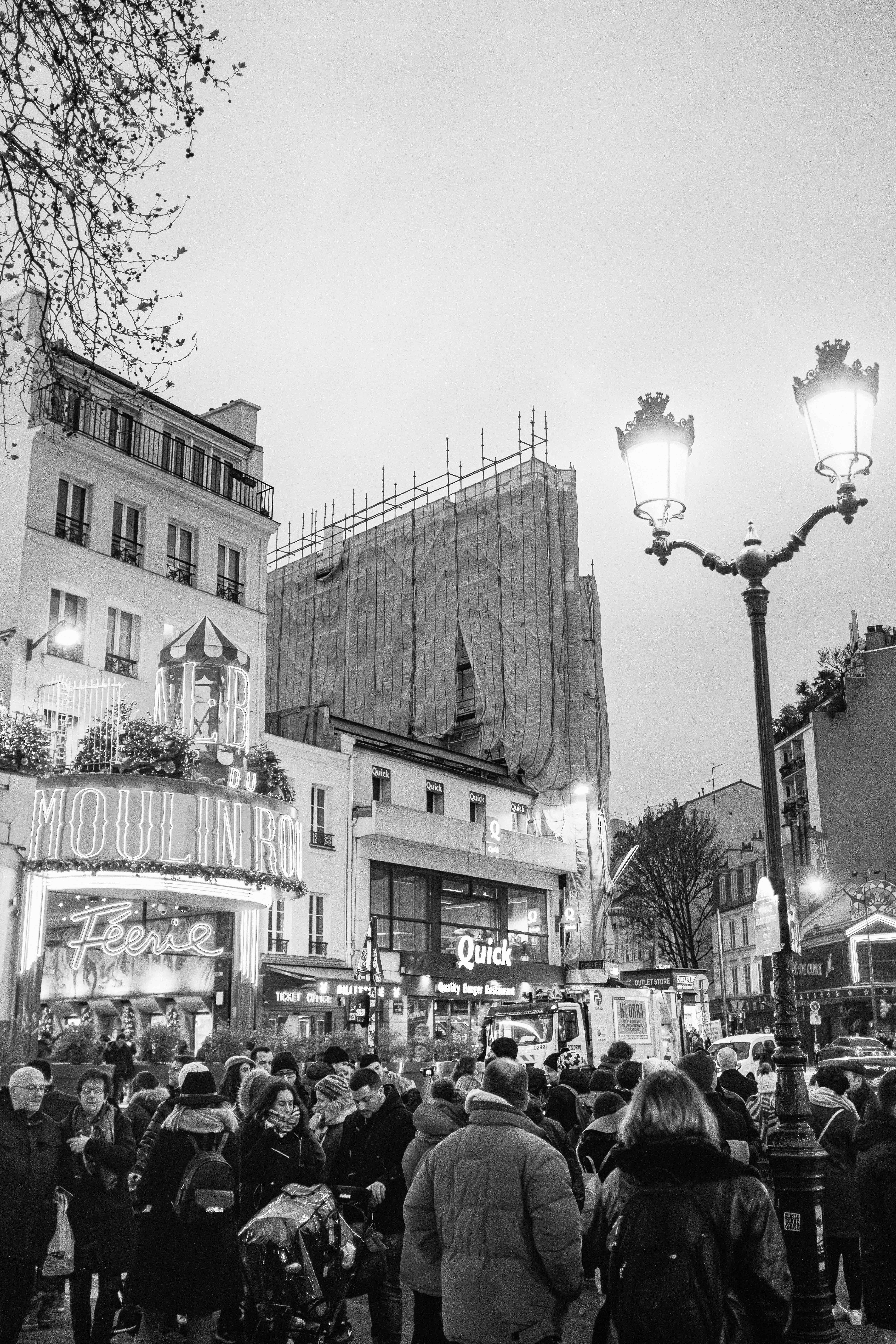 Moulin Rouge At Night Limited Edition Print (50x75cm)