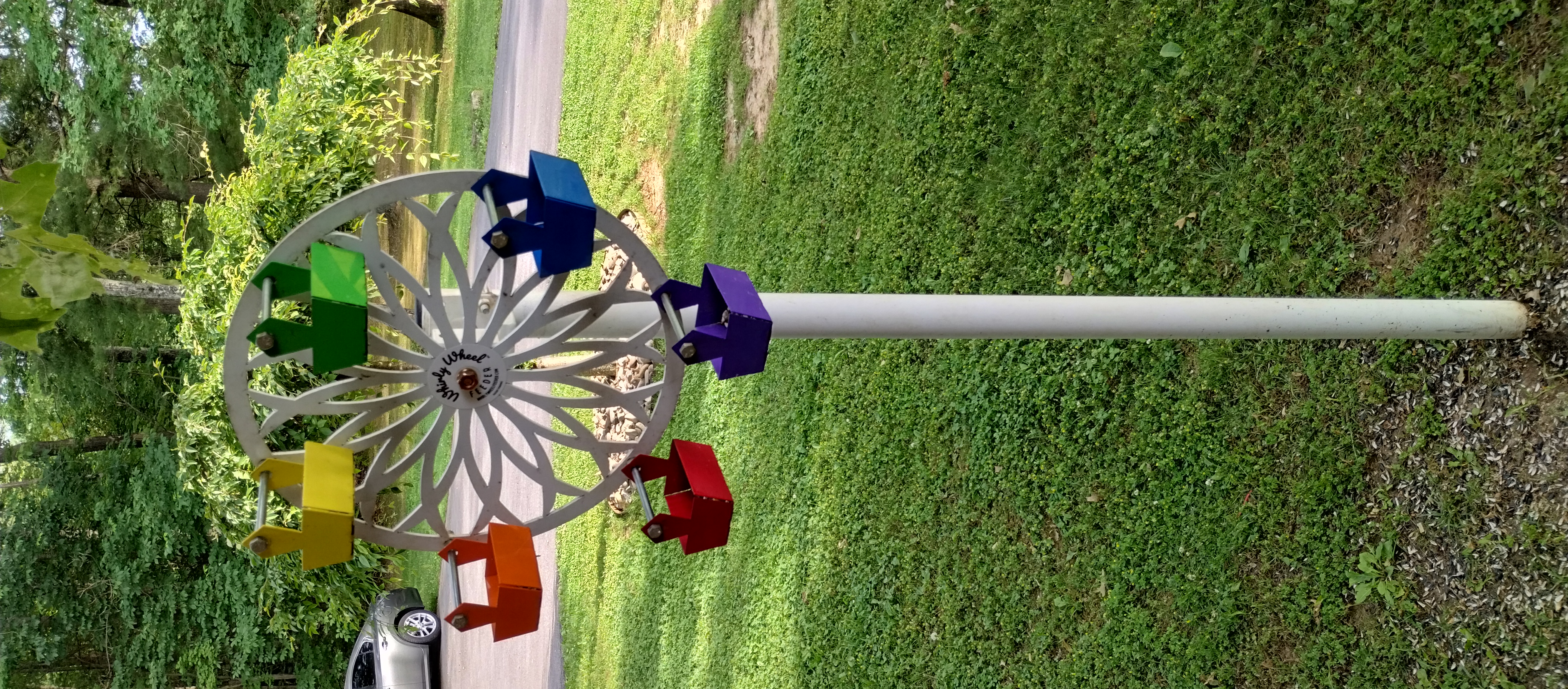 White Post & Clamp for Mounting Feeder