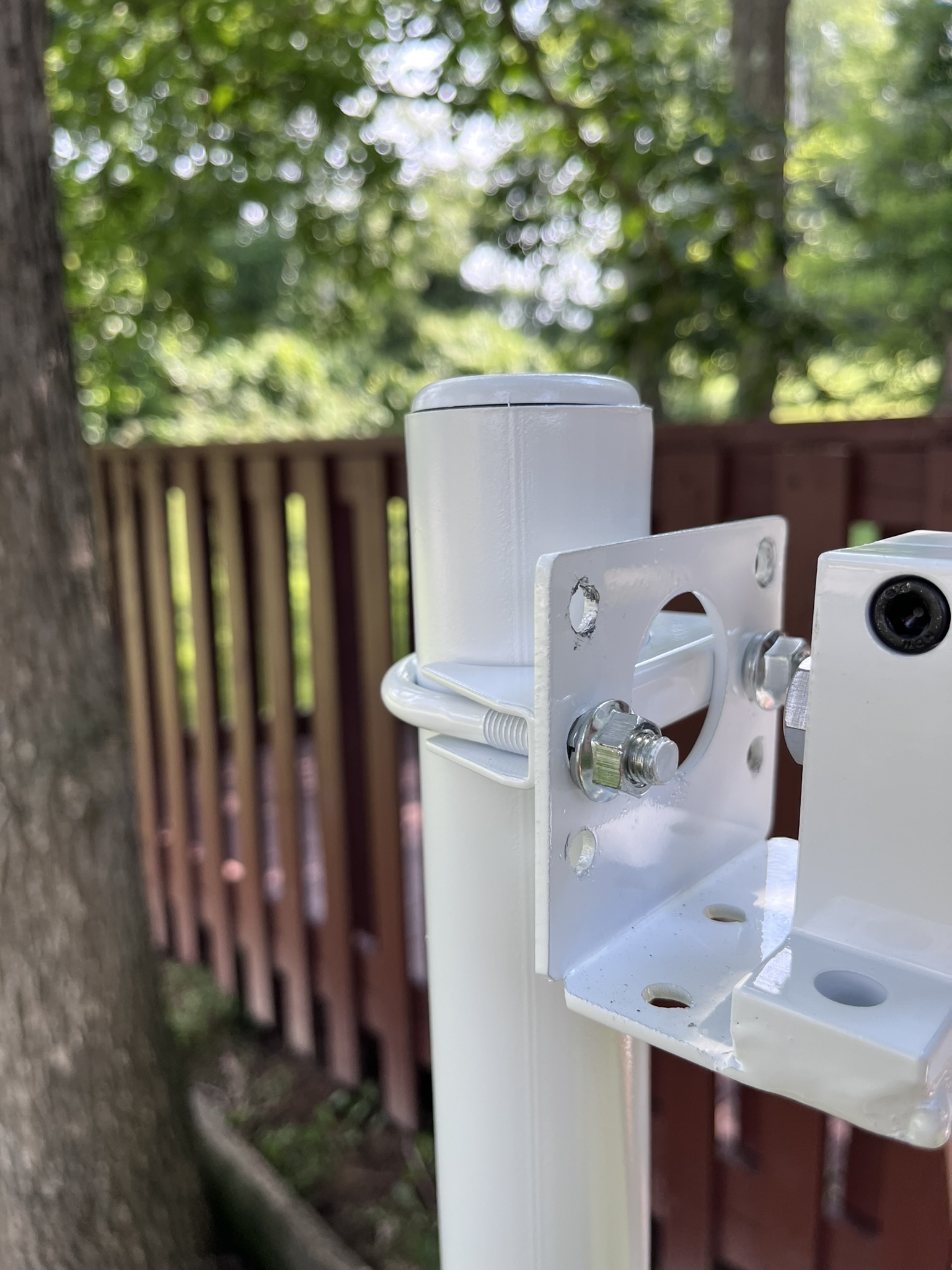 White Post & Clamp for Mounting Feeder