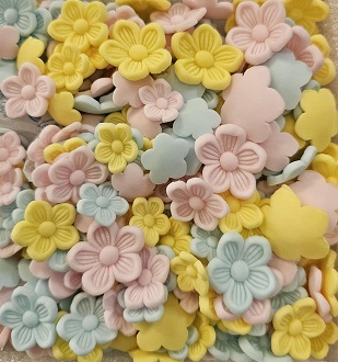 Valgomos  gėlės pastelinių spalvų mix pagaminta iš modeliavimo masės 210vnt