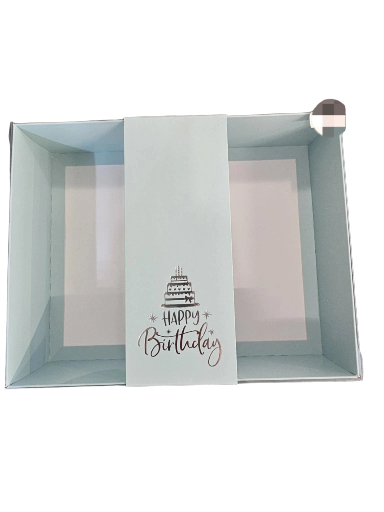 Dėžutė žalia spalva 25x19,5x7cm skaidriu dangteliu kuris turi laikiklį su užrašu Happy Birthday  
