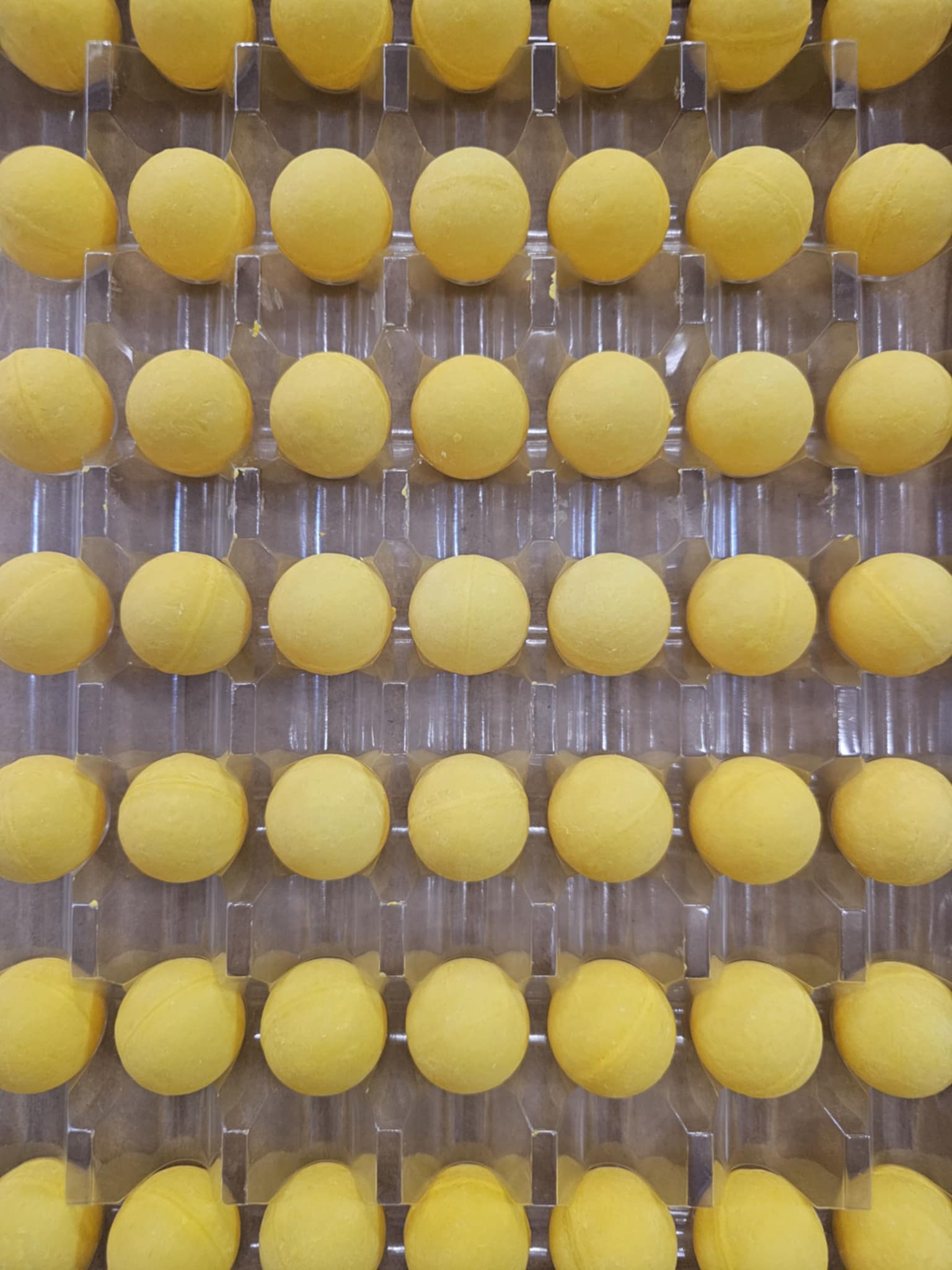 Šokoladiniai burbulai geltona spalva 2,7cm (5vnt)