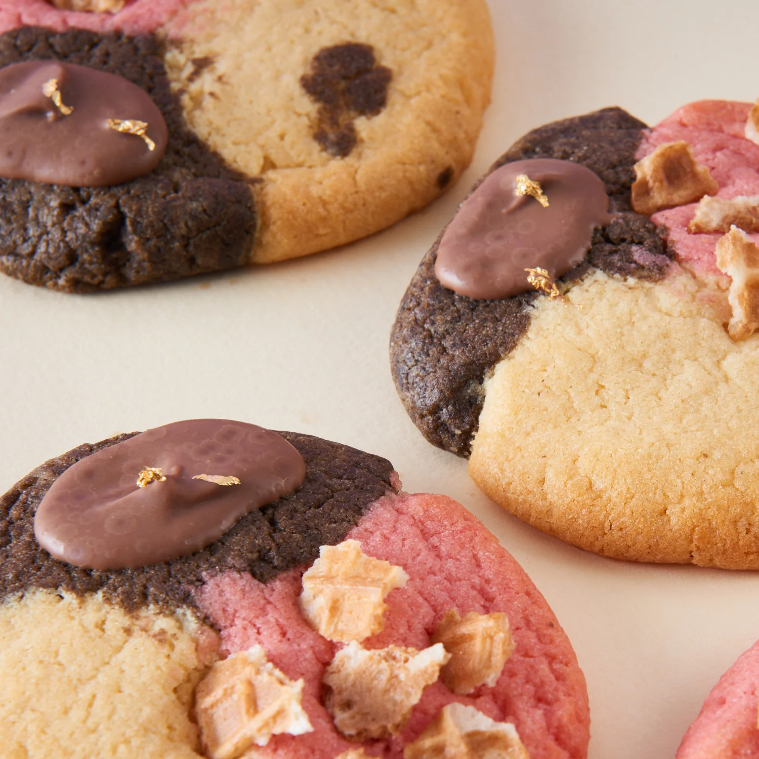 Aukso lapelių dribsniai 