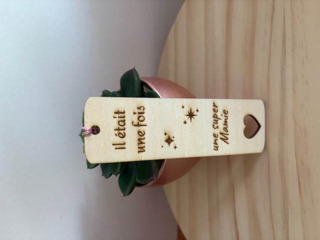 Marque-page "super mamie" en bois gravé