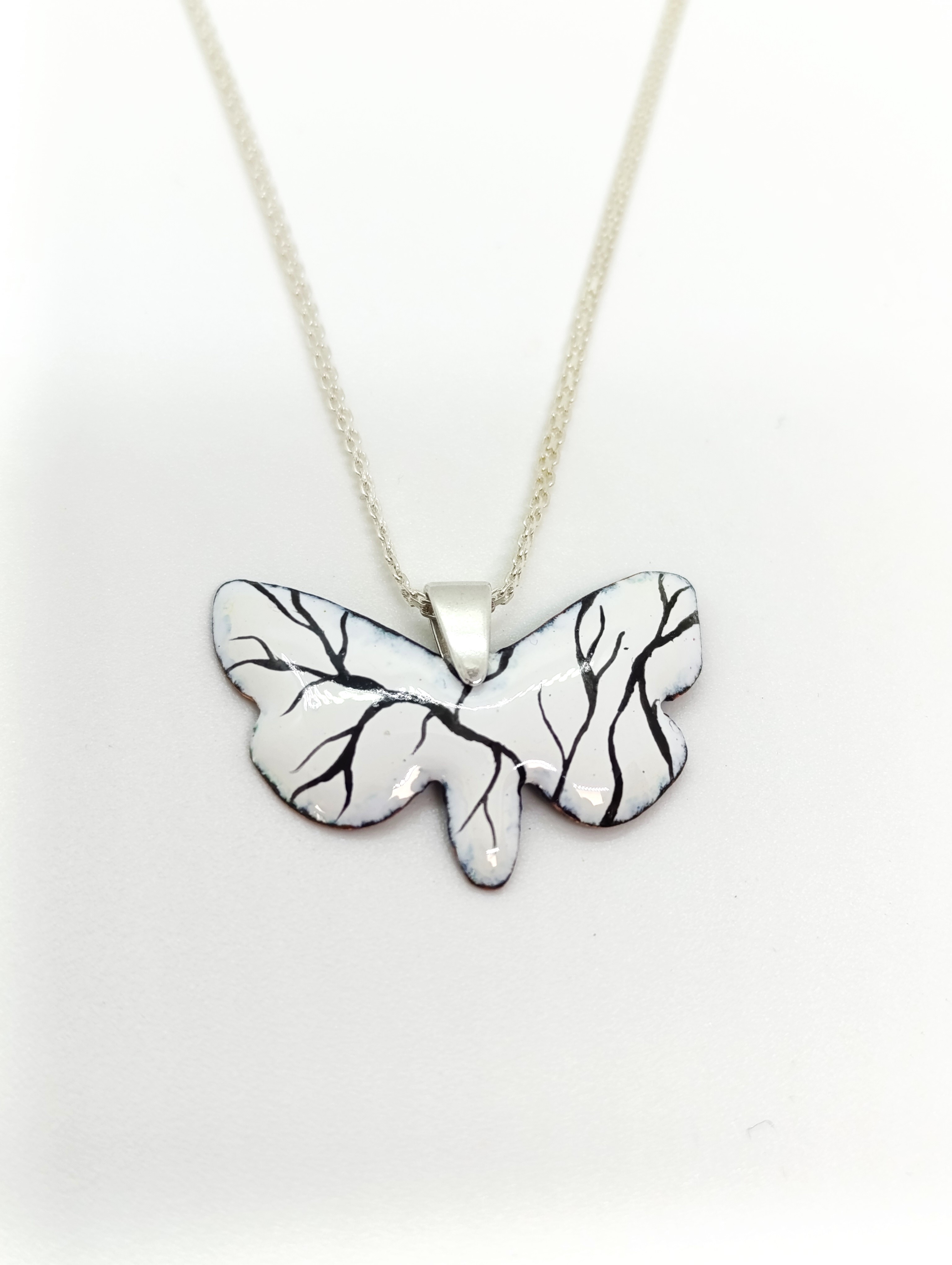 Papillon ébène et ivoire