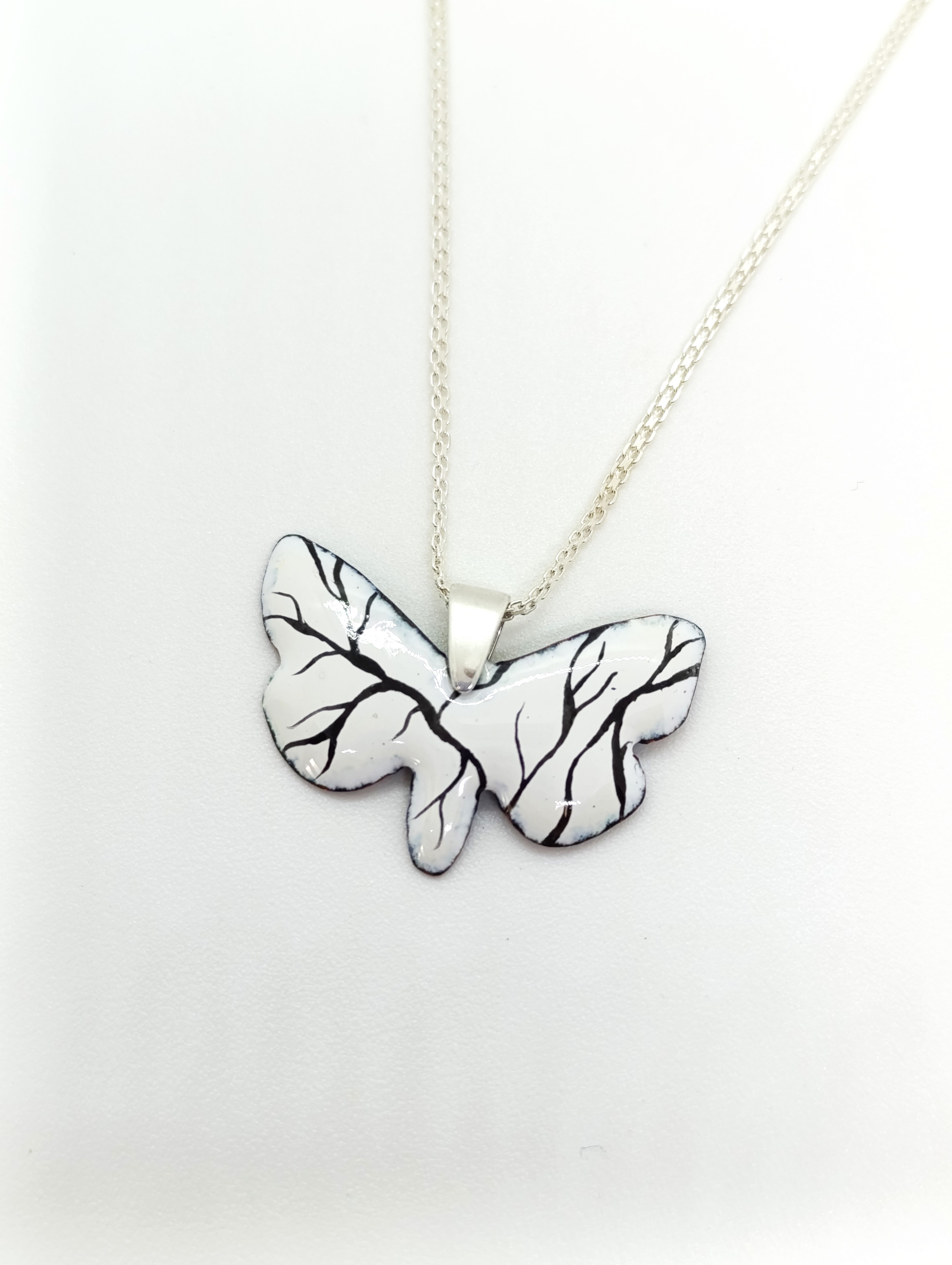 Papillon ébène et ivoire