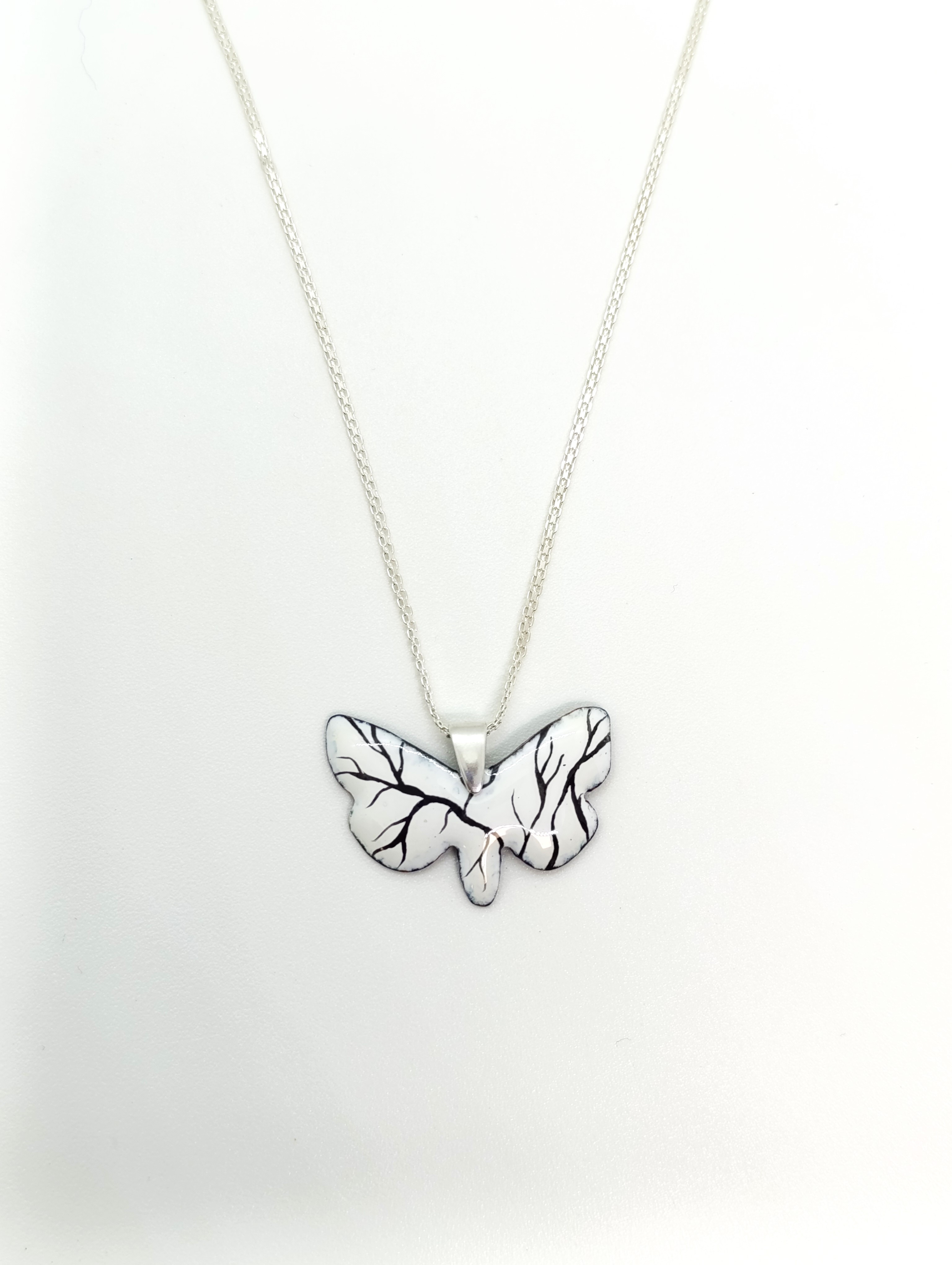 Papillon ébène et ivoire