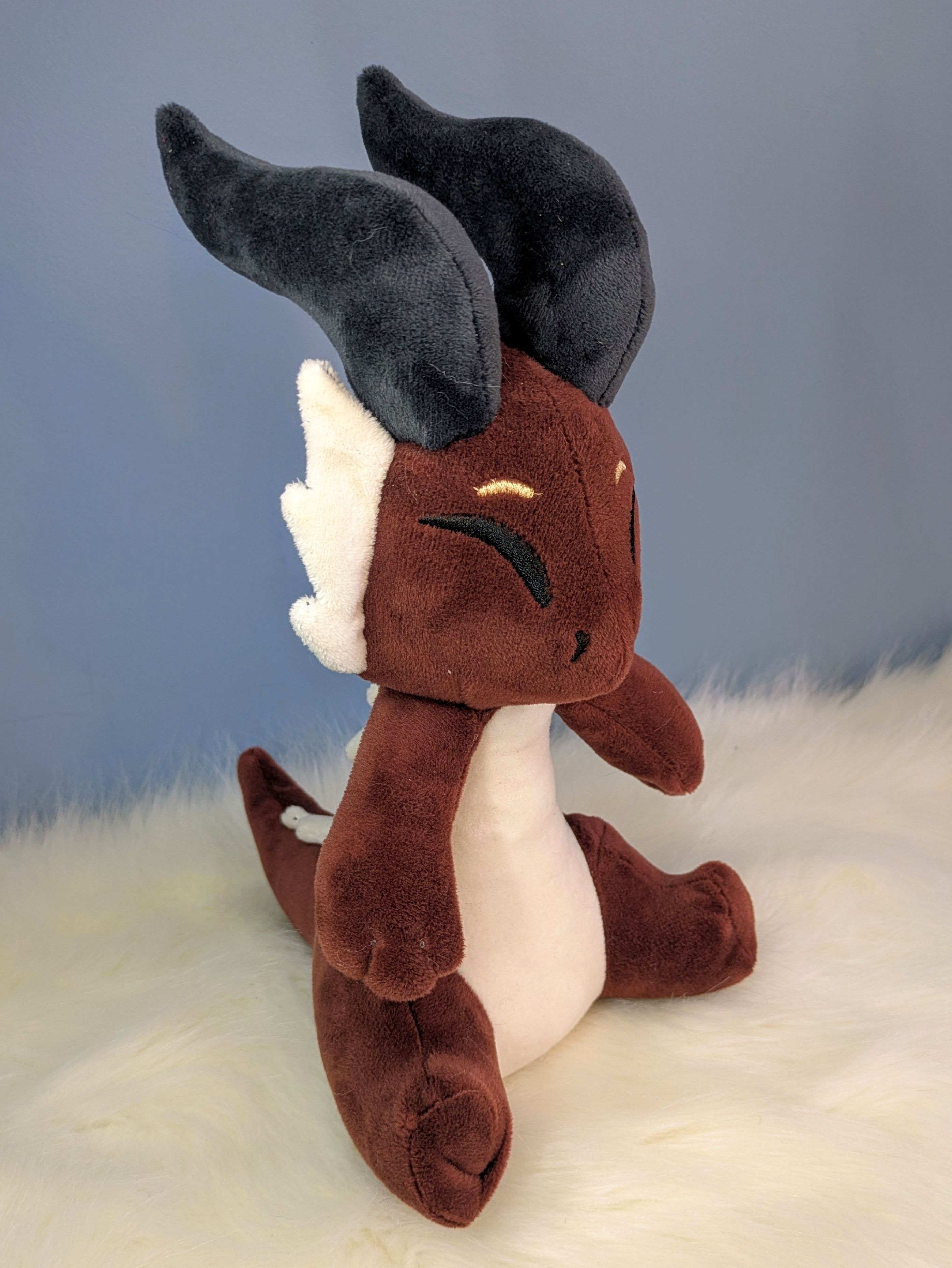 Peluche Dragon assis marron 