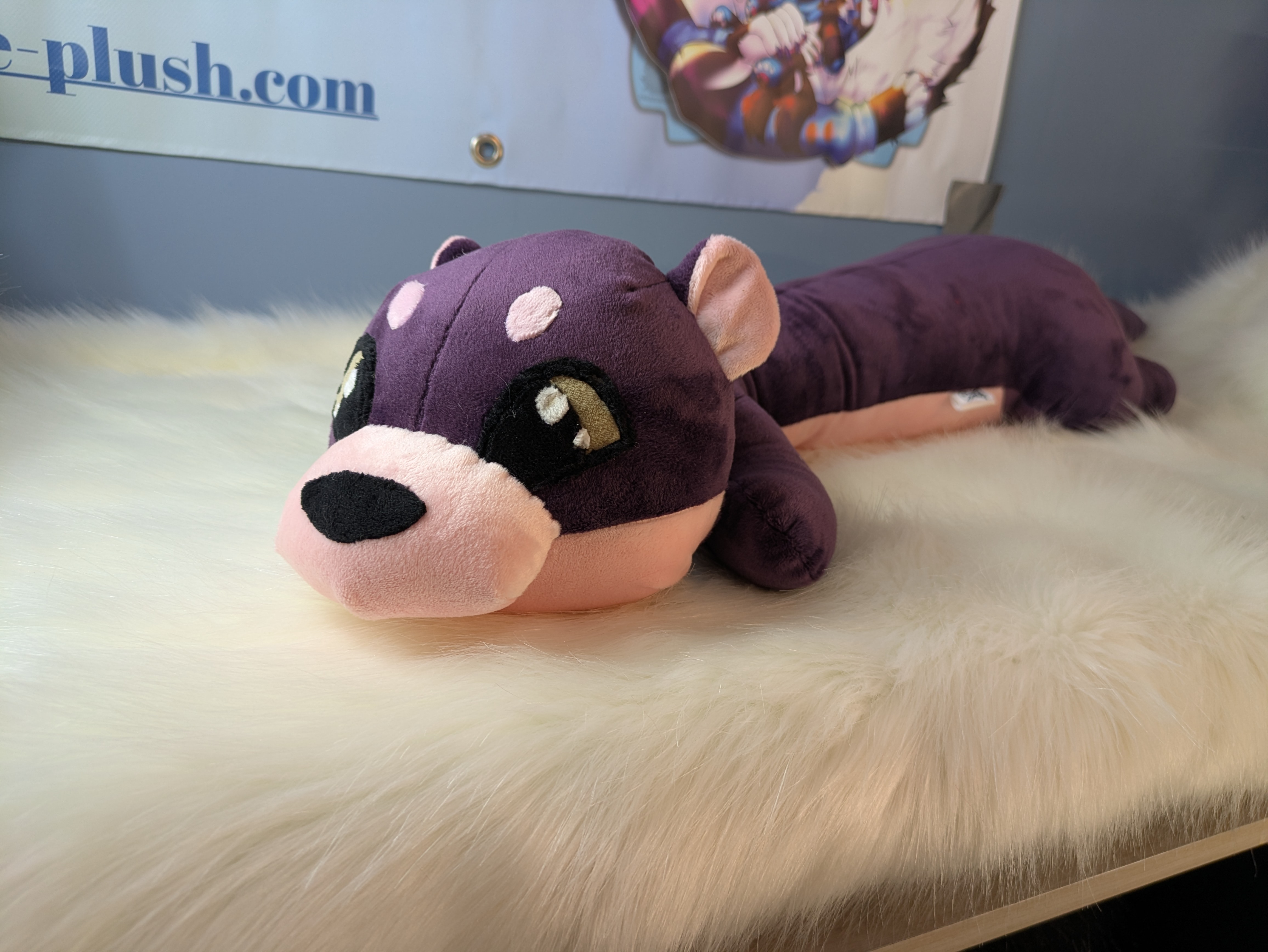 Peluche loutre violette
