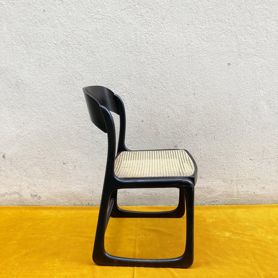 Chaise traîneau par Baumann – cannage & teinte wengé