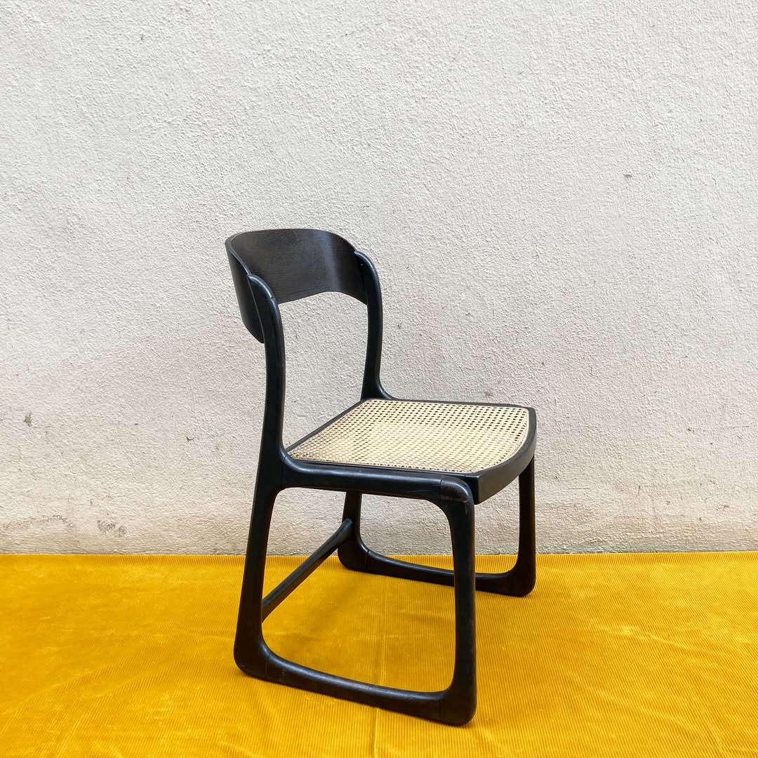 Chaise traîneau par Baumann – cannage & teinte wengé