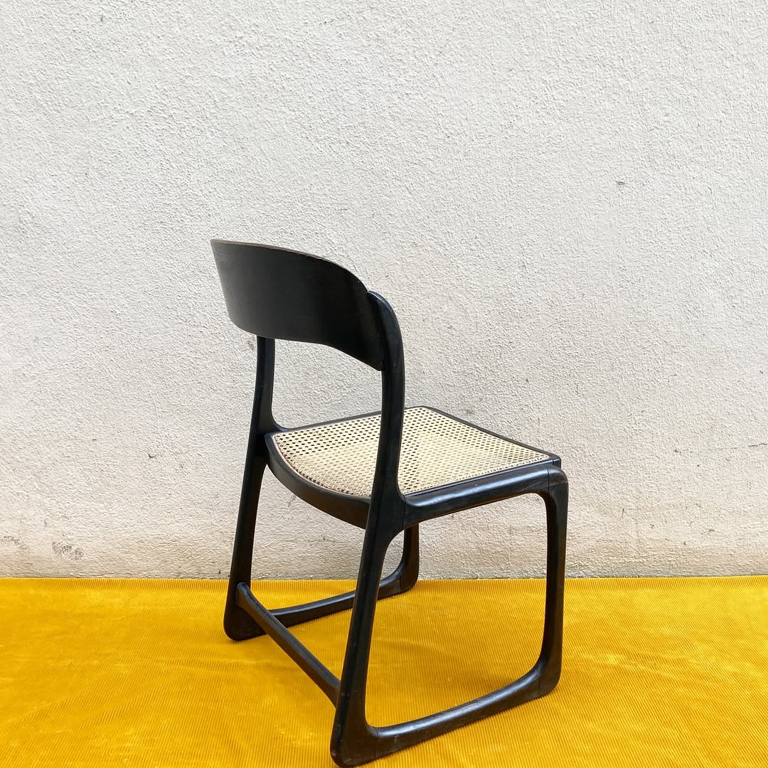 Chaise traîneau par Baumann – cannage & teinte wengé