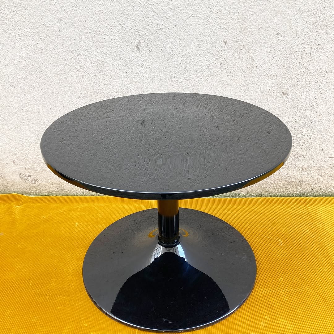 Table basse tulipe resine et laque noire
