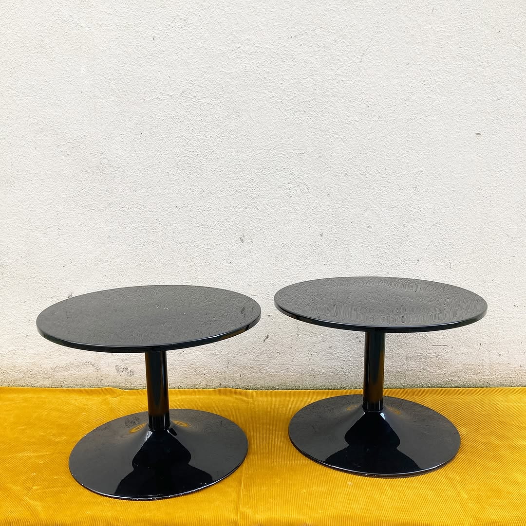 Table basse tulipe resine et laque noire