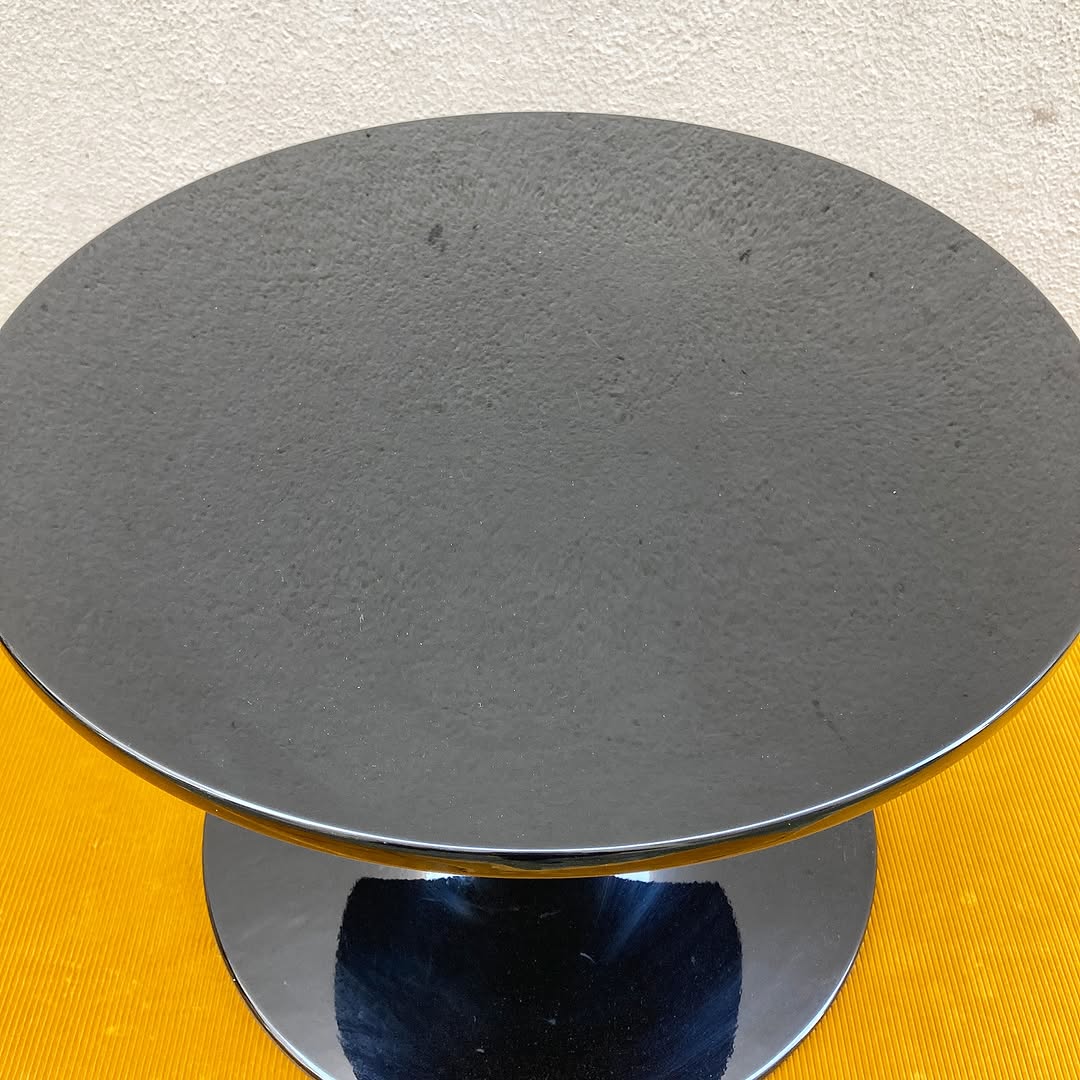 Table basse tulipe resine et laque noire
