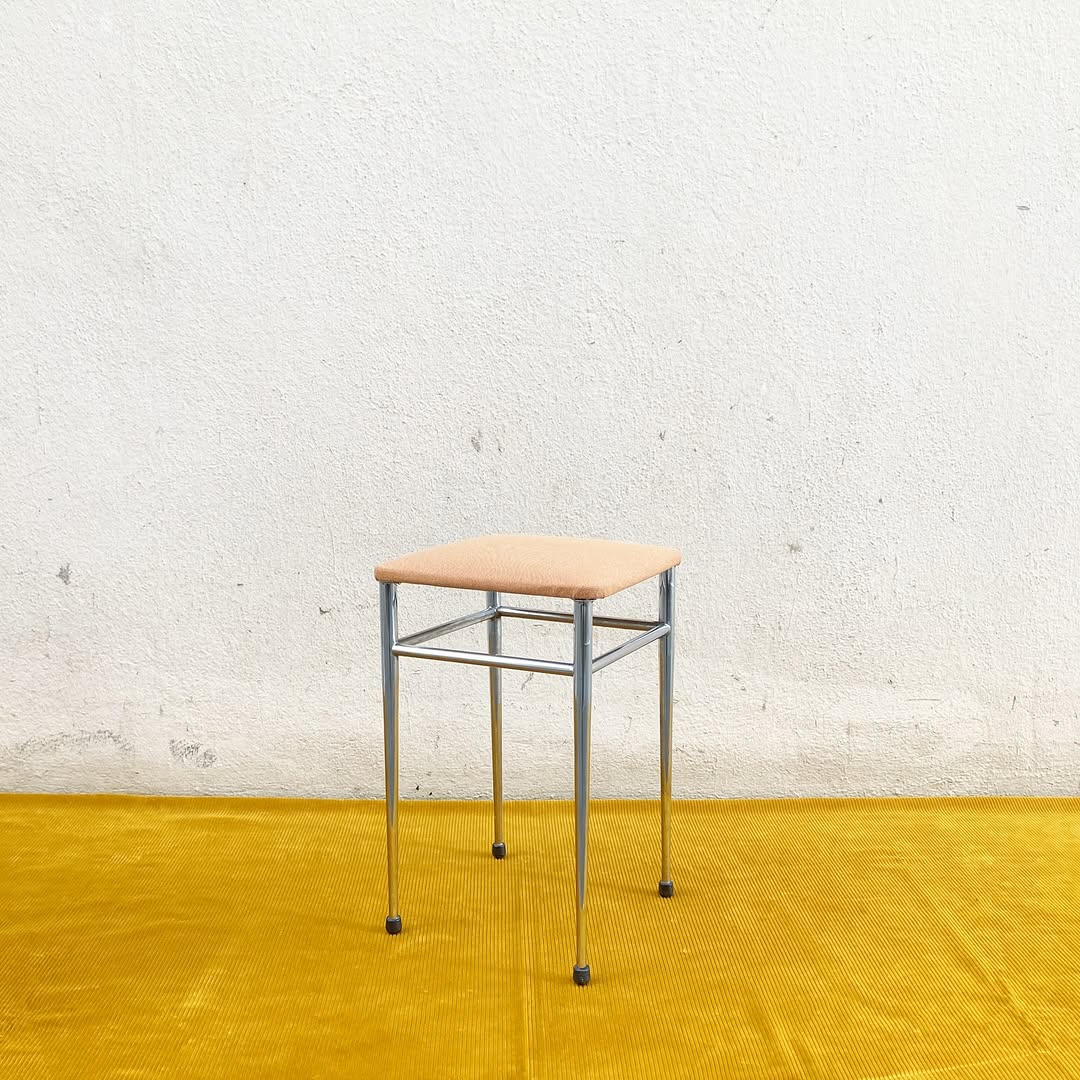 Tabouret 70s – assise en tissu 