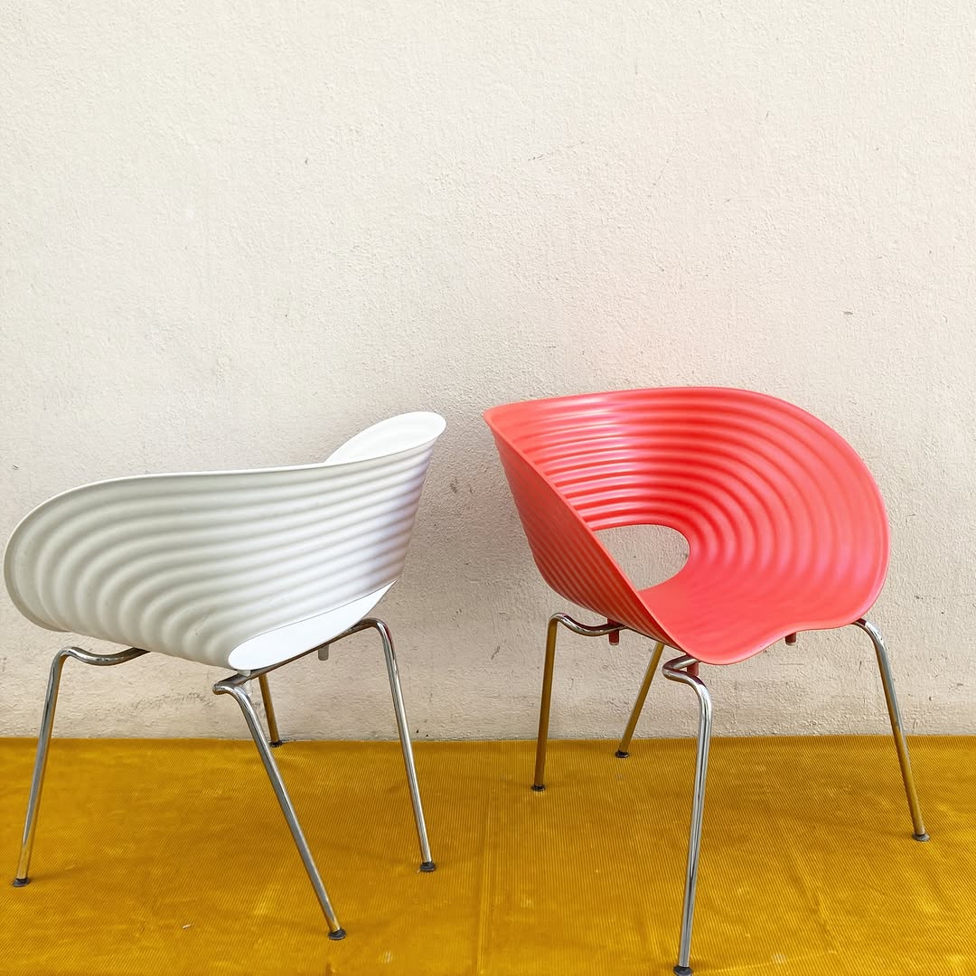 Chaises Tom Vac par Ron Arad pour Vitra
