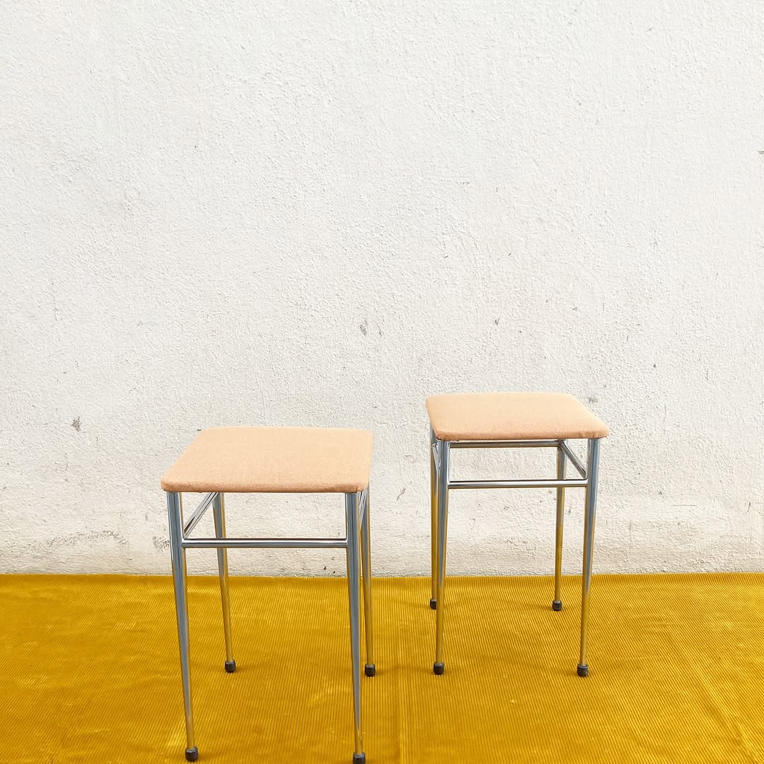 Tabouret 70s – assise en tissu 