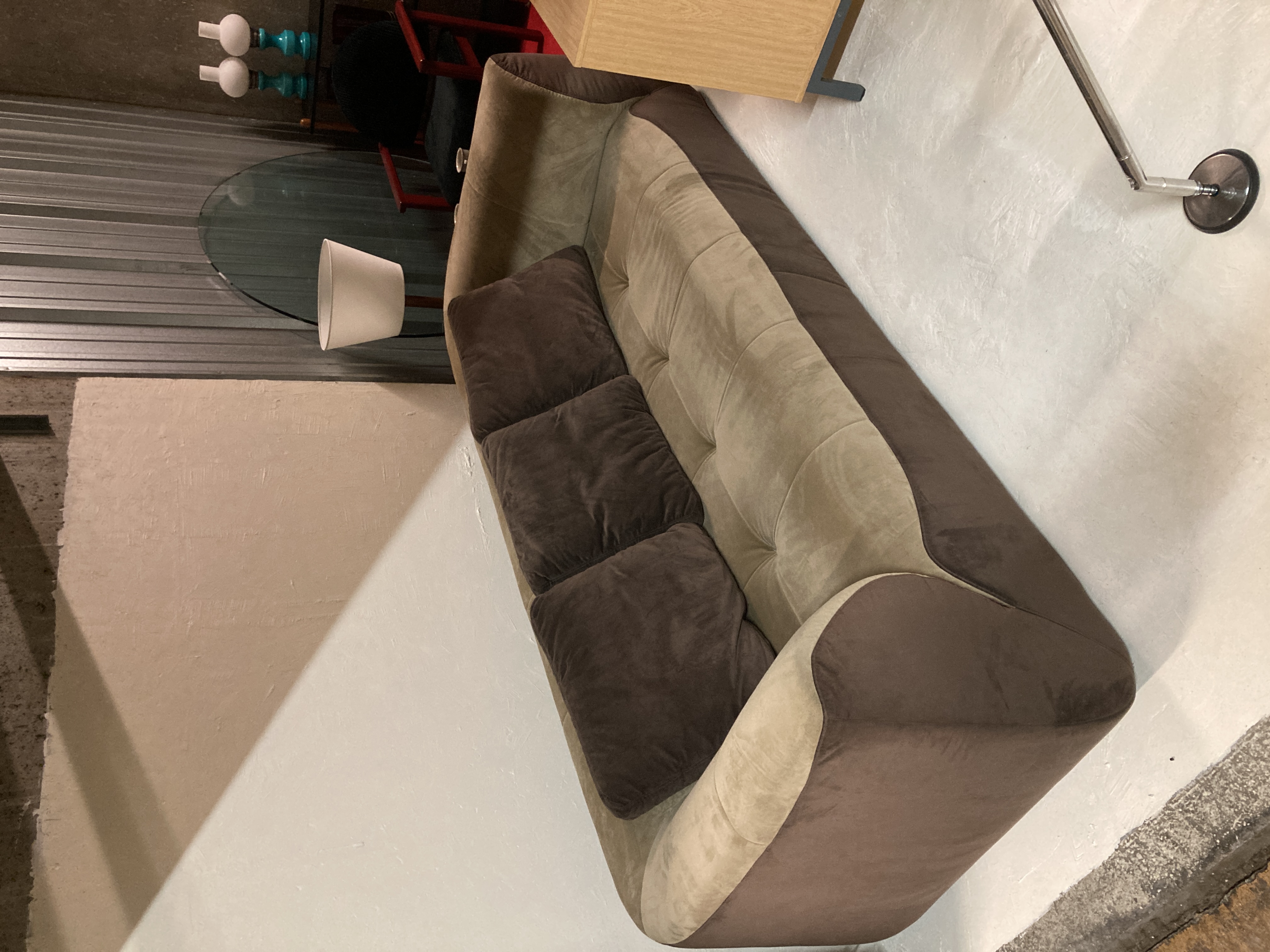 Canapé Dunlopillo – velours brun et taupe