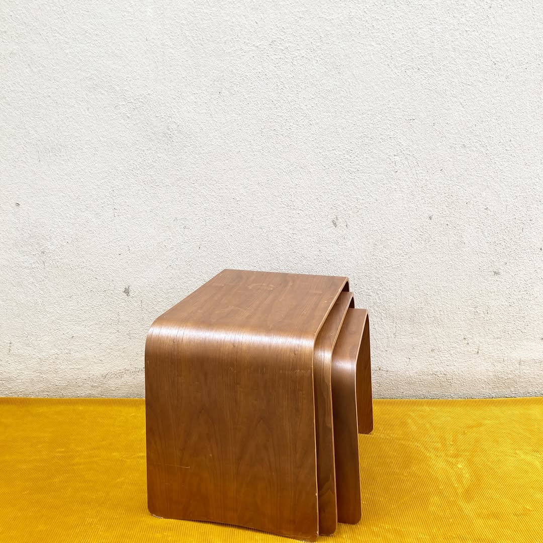 Trio de tables gigognes Habitat – bois cintré noyer, style scandinave
