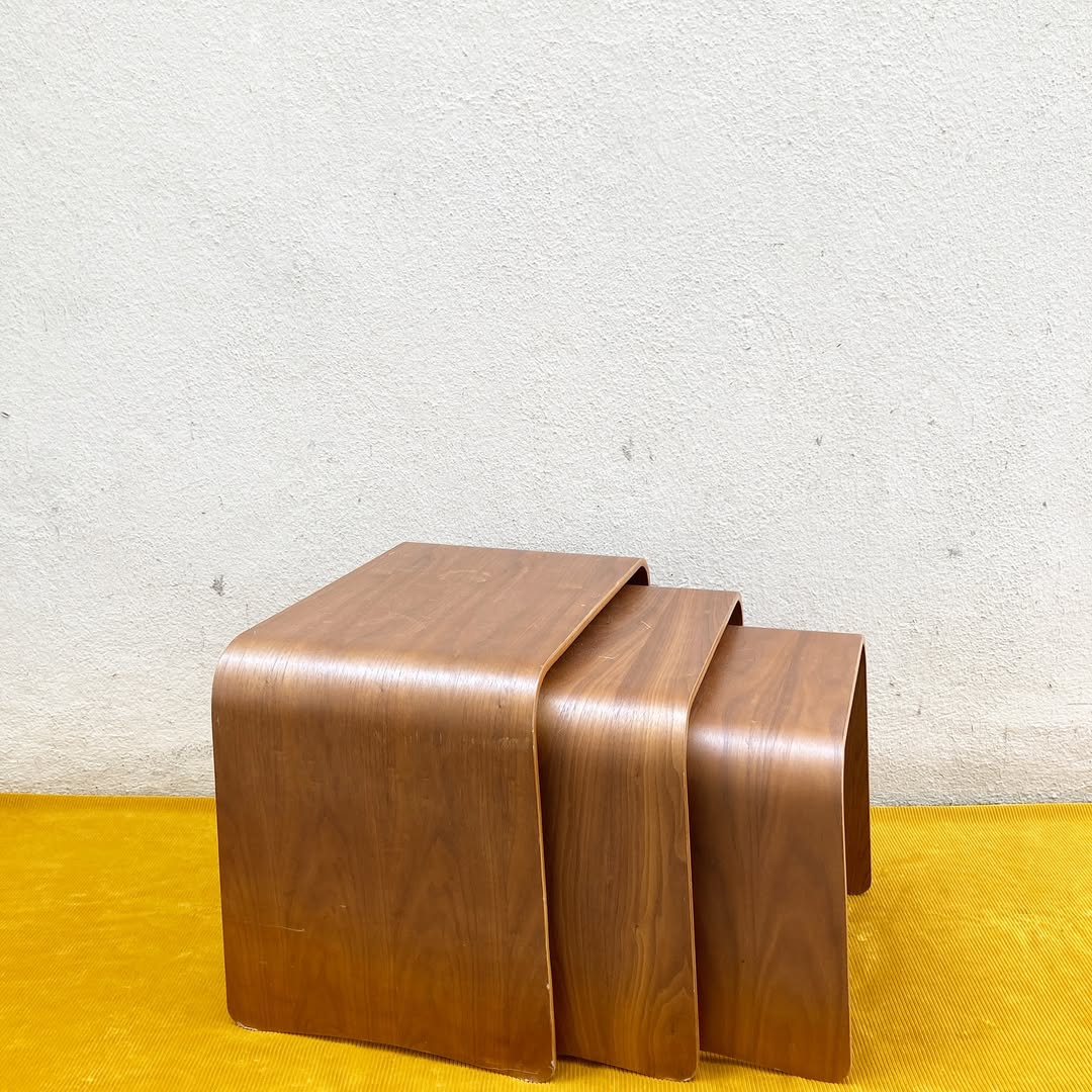 Trio de tables gigognes Habitat – bois cintré noyer, style scandinave