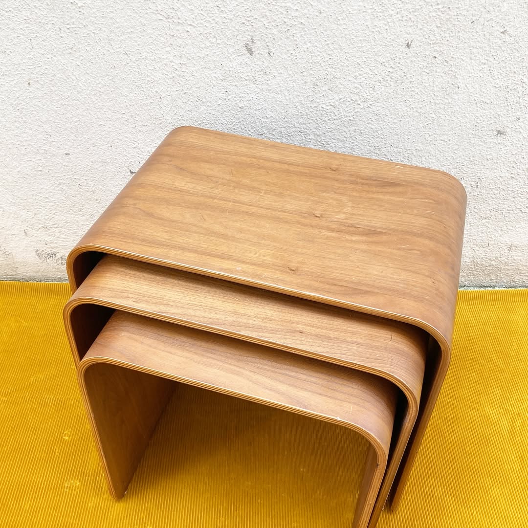 Trio de tables gigognes Habitat – bois cintré noyer, style scandinave