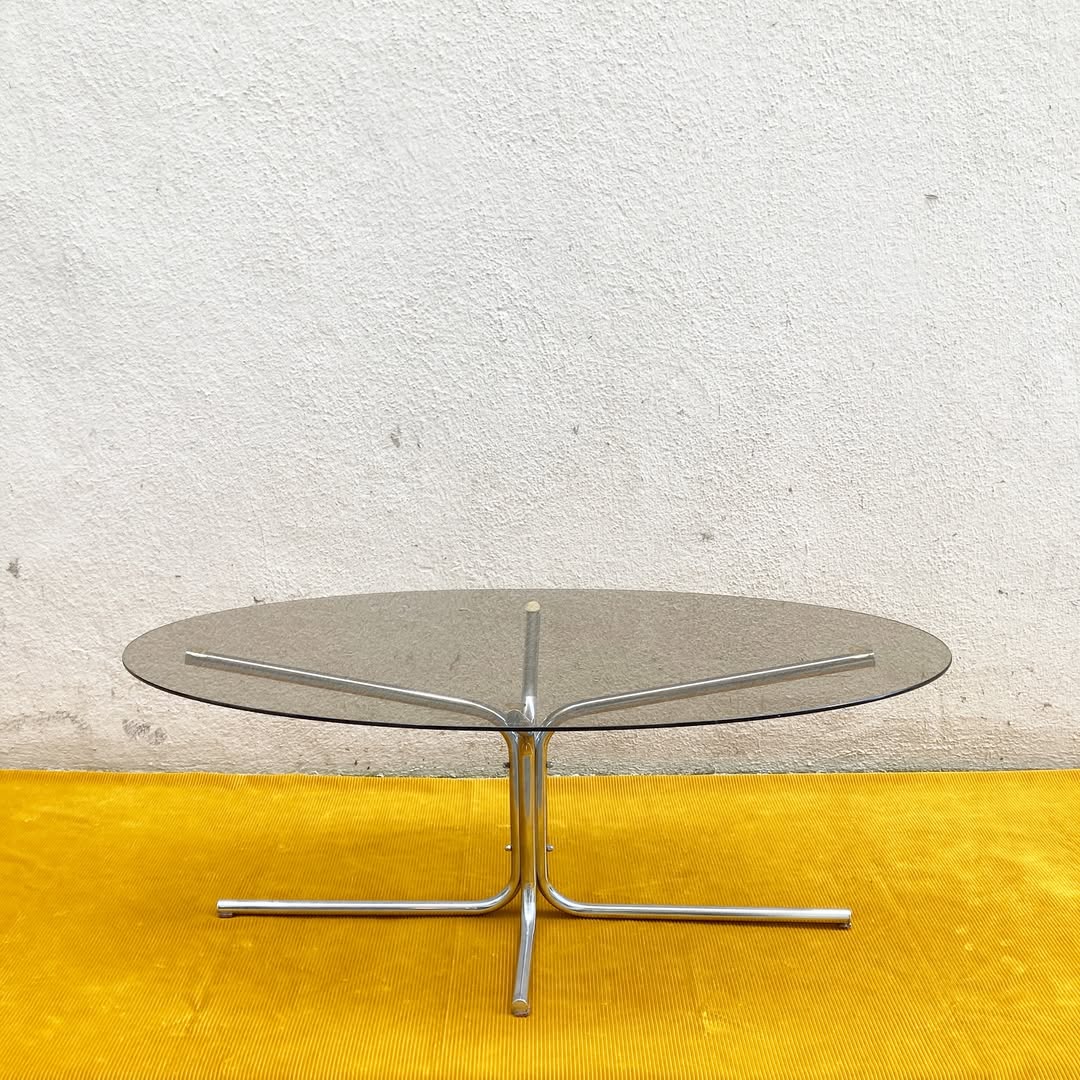 Table basse ovale vintage – chrome & verre fumé, design 70s