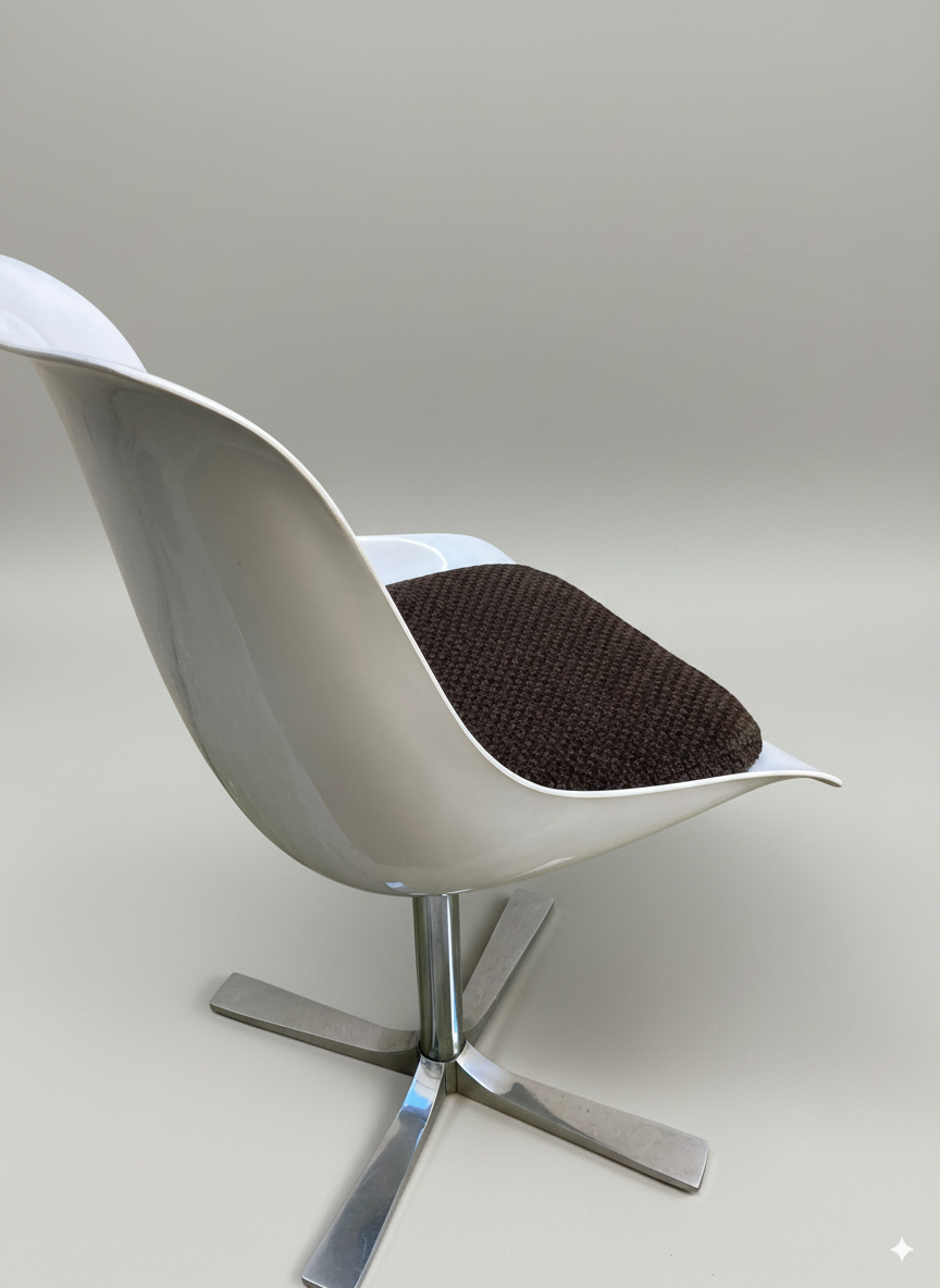 Chaise Tulipe Roche Bobois plastique moulé & piètement cruciforme chromé