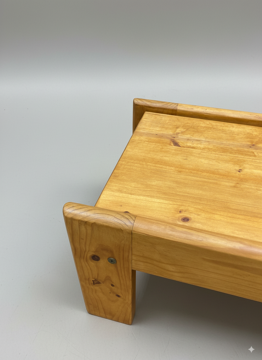 Table basse vintage en pin massif – design brutaliste rustique 