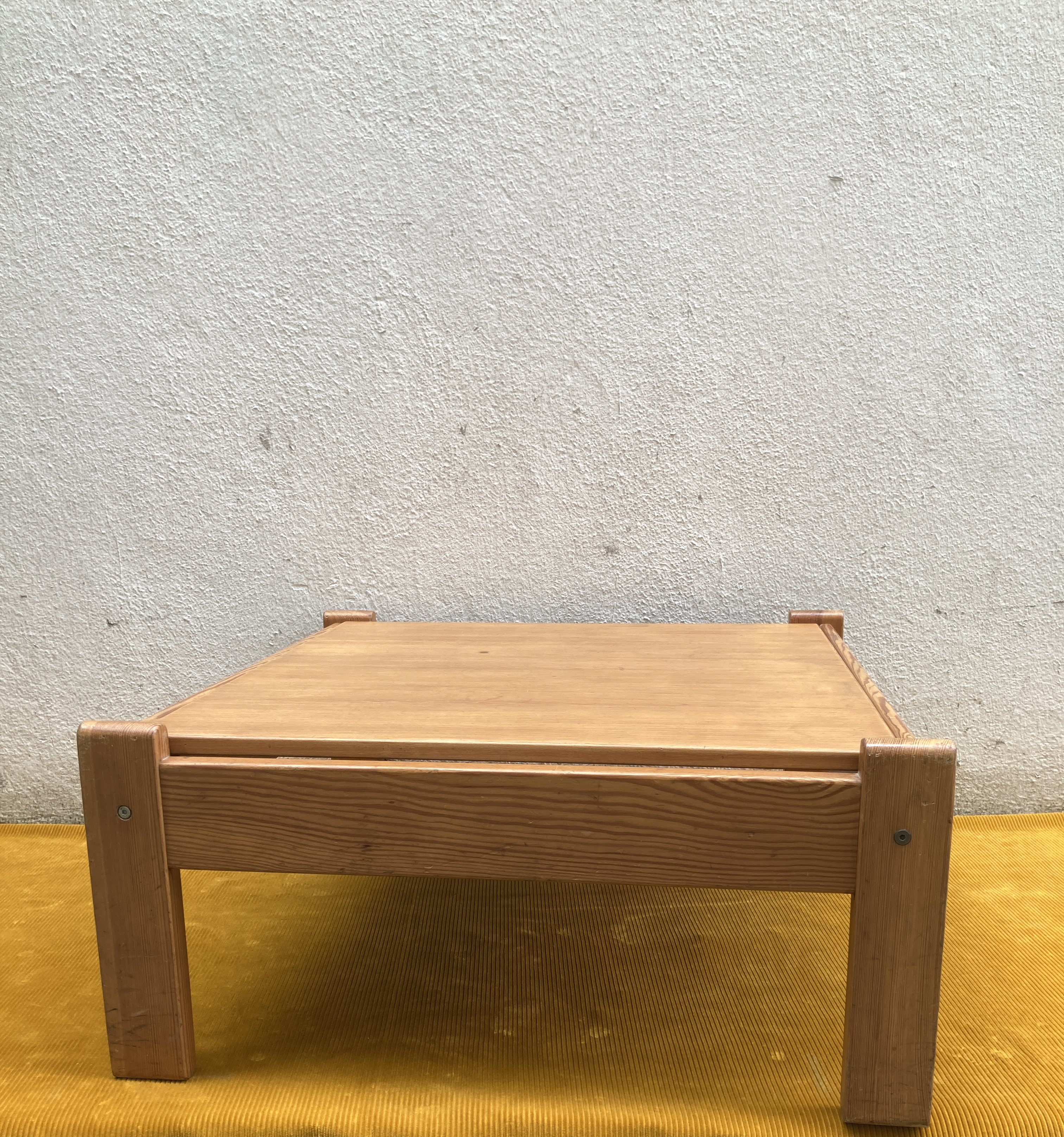 Table basse vintage en pin massif 