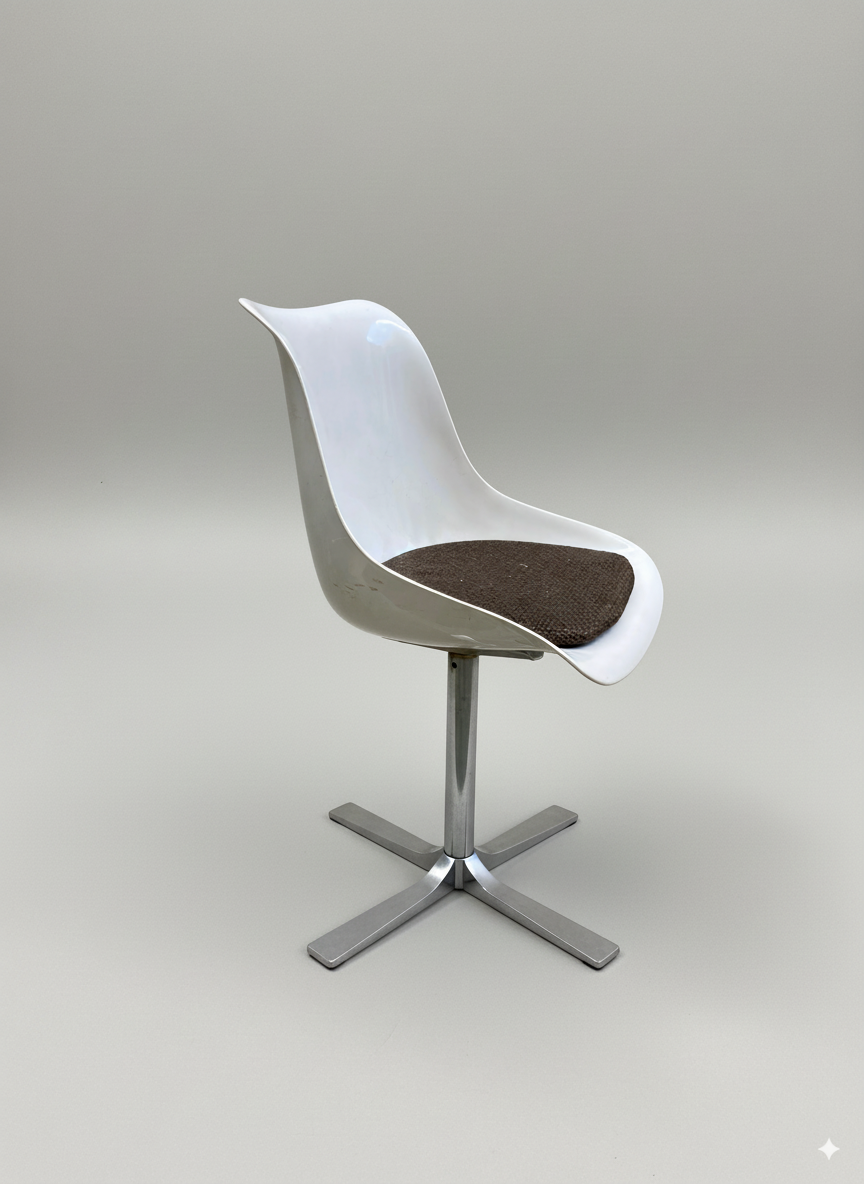 Chaise Tulipe Roche Bobois plastique moulé & piètement cruciforme chromé