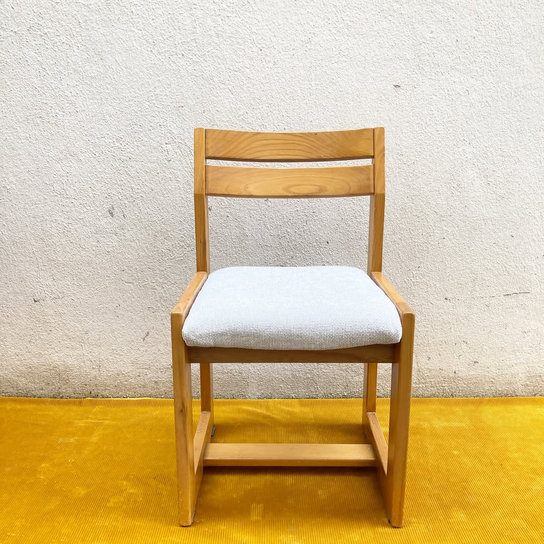 Chaises Maison Regain – Sculpturales & solaires : Blanc cassé ou Rouille