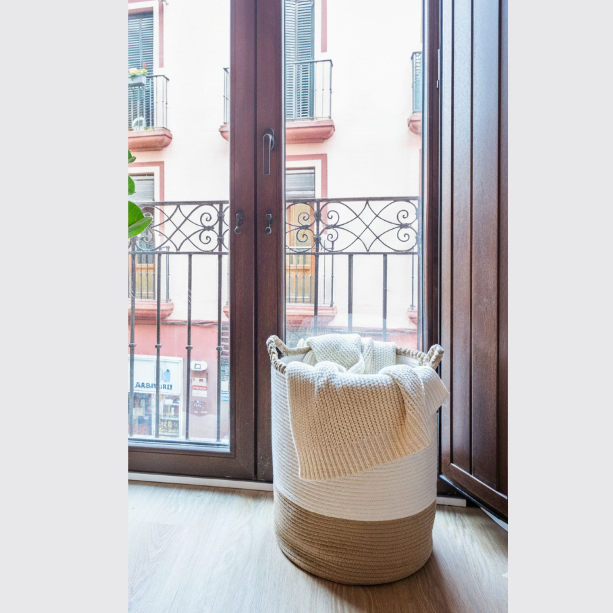 Color Blanco y Camel