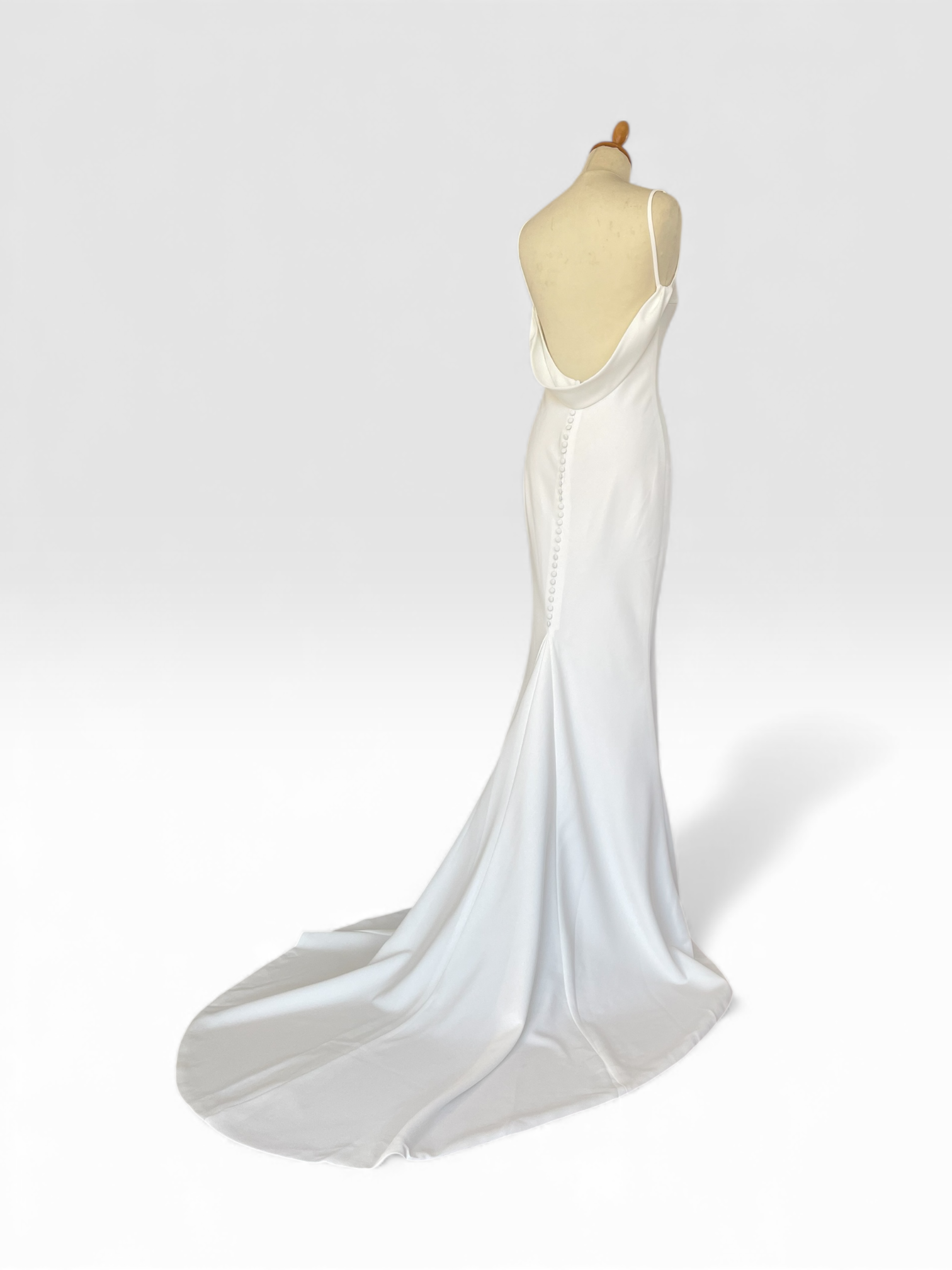Robe de mariée sirène minimaliste – Crêpe ivoire & dos drapé