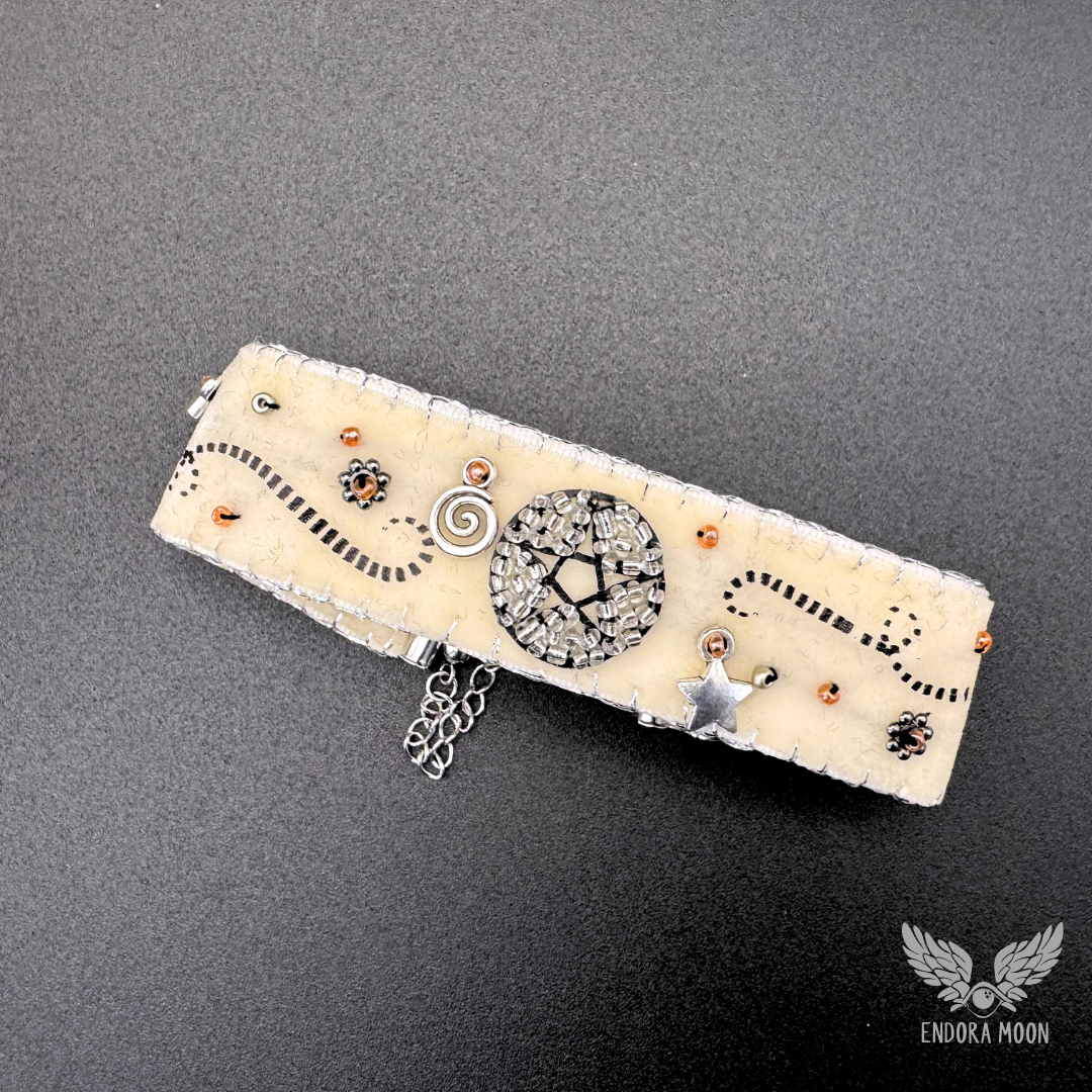 Pulsera Wicca Moon – Pentáculo y espirales