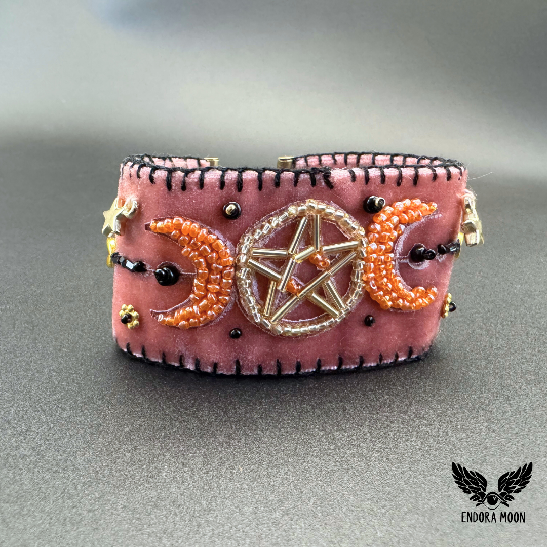 Brazalete Wicca Moon –Triple Diosa y Pentáculo - Rosa Palo