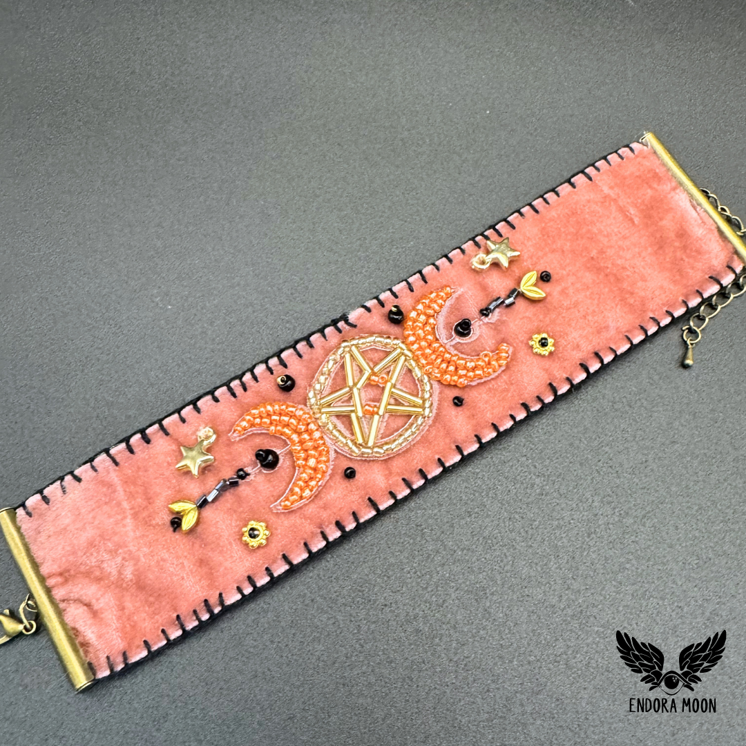 Brazalete Wicca Moon –Triple Diosa y Pentáculo - Rosa Palo