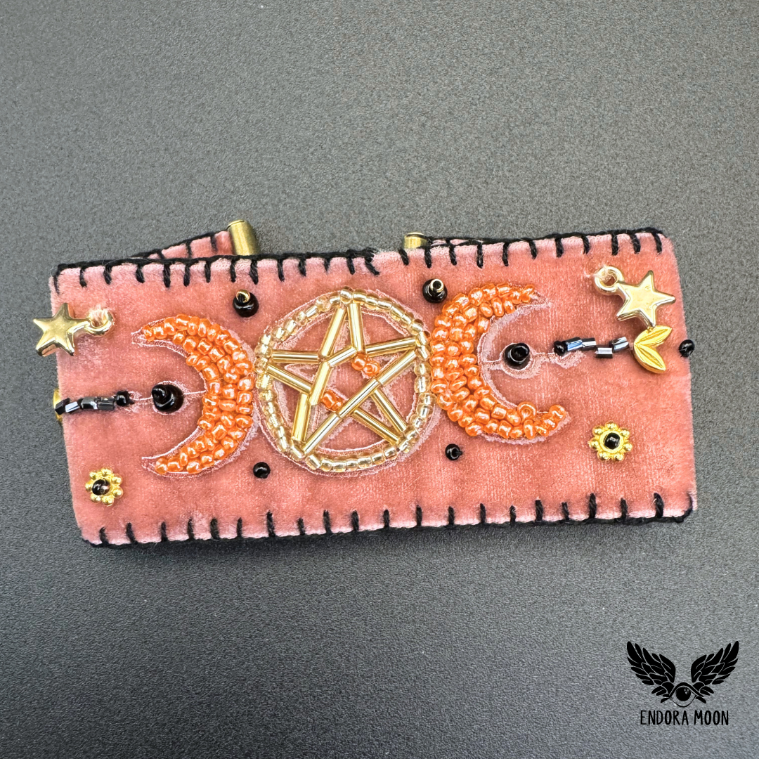 Brazalete Wicca Moon –Triple Diosa y Pentáculo - Rosa Palo