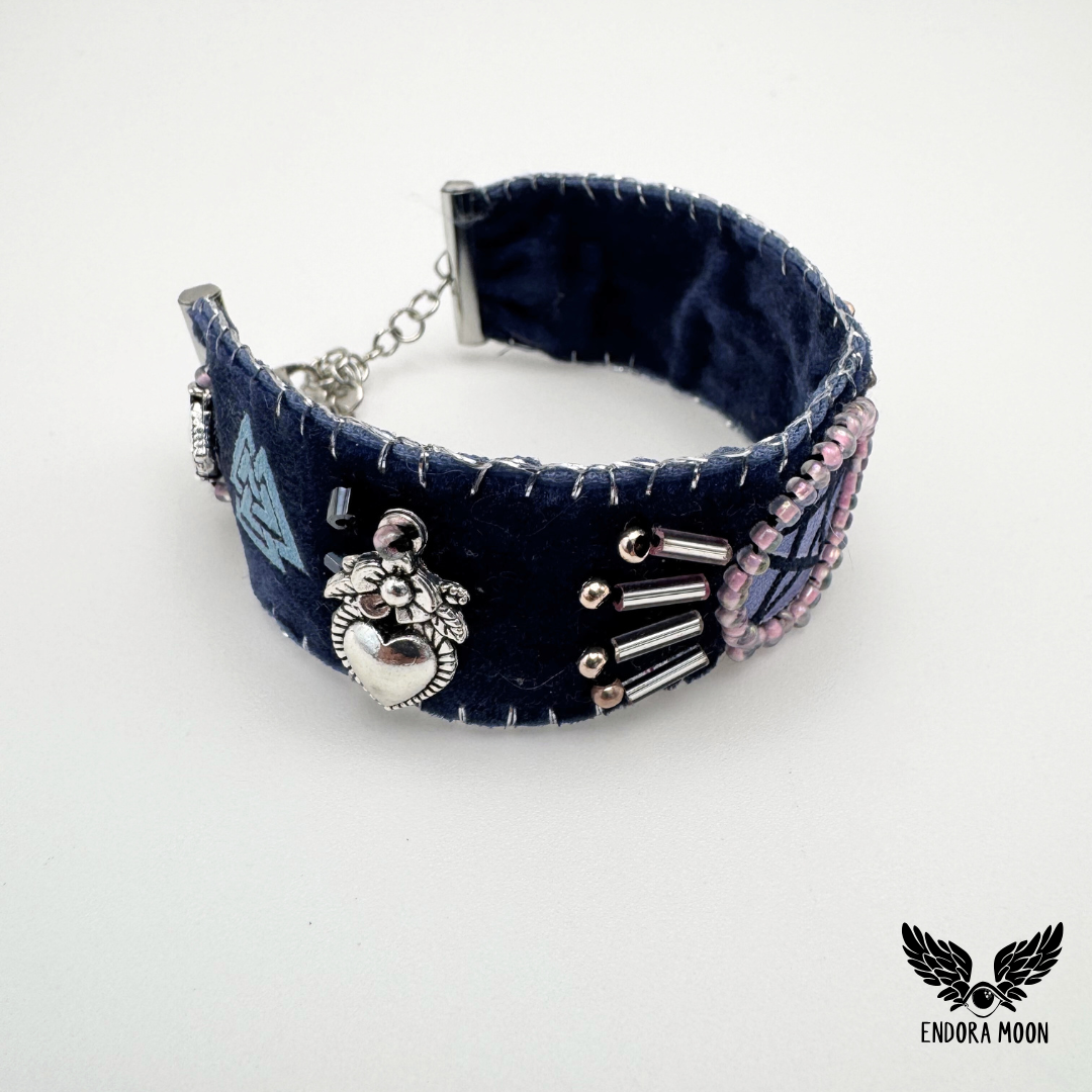 Pulsera Wicca Moon –  Pentáculo y corazones 