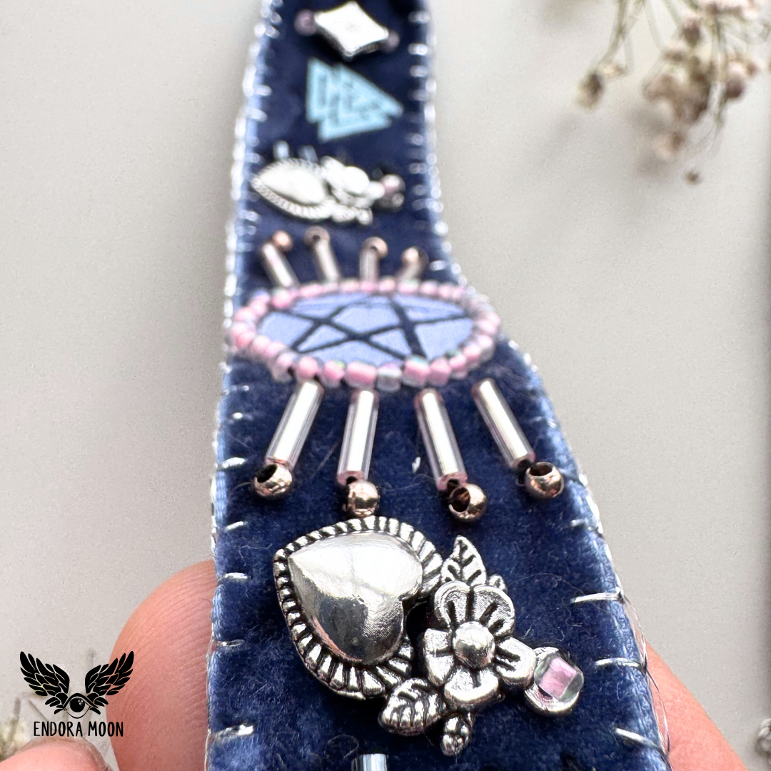 Pulsera Wicca Moon –  Pentáculo y corazones 