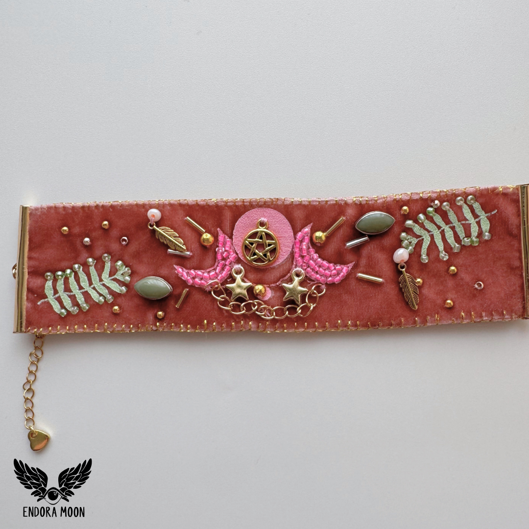 Brazalete Wicca Moon –Triple Diosa y pentagrama - Rosa Palo